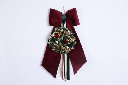 Coroniță de Crăciun cu flori, pe o fundă de catifea, bordo/verde, 65cm