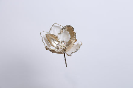 Floare decorativă cu clips, alb/auriu
