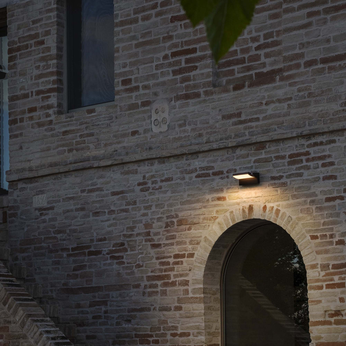 Aplică de exterior Swipe AP, negru – ambient