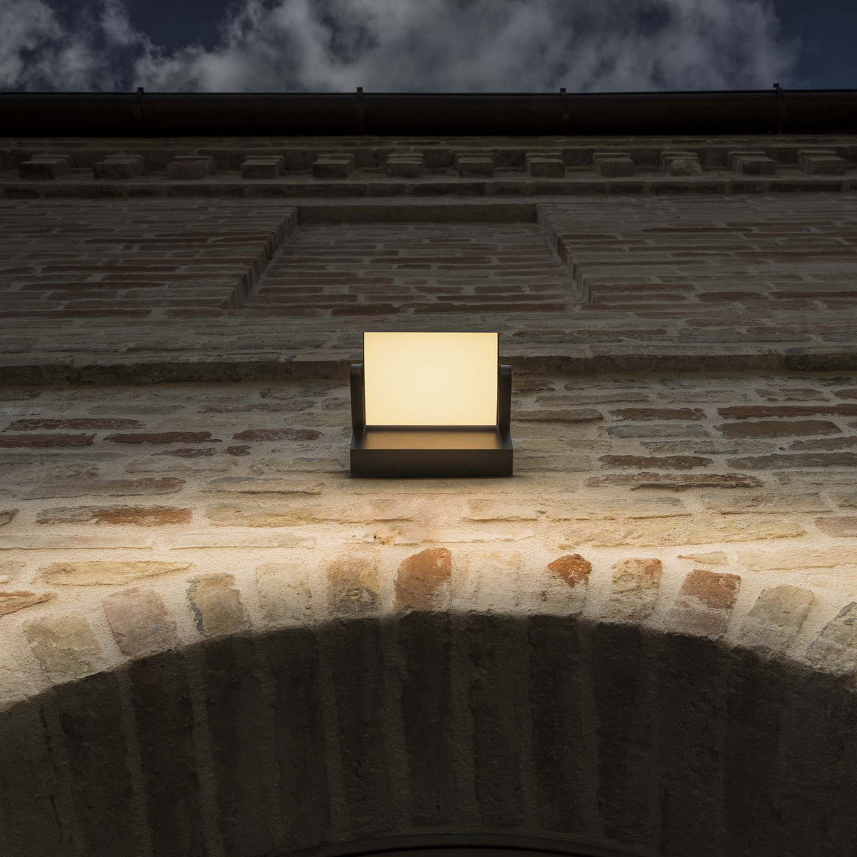 Aplică de exterior Swipe AP, negru – ambient