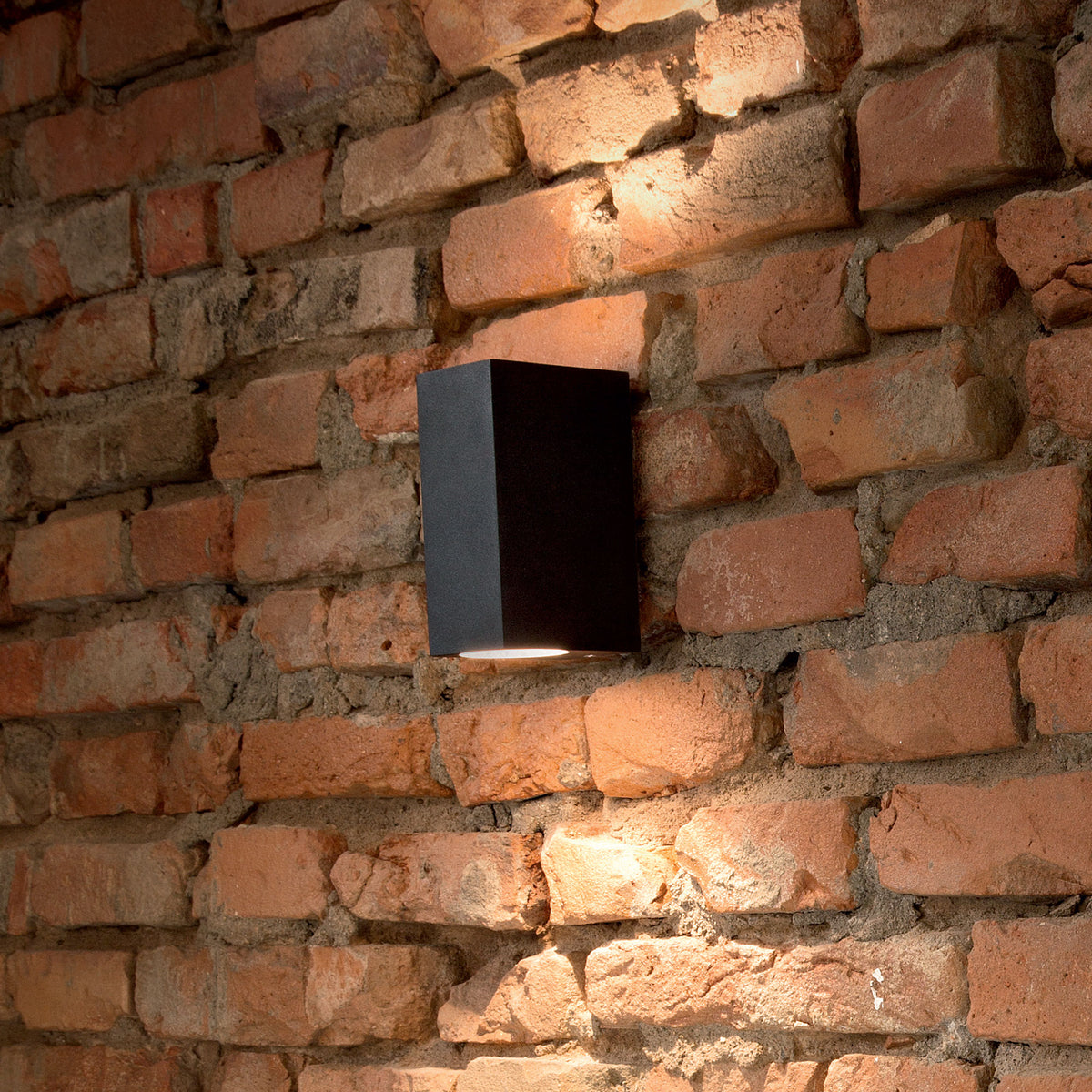 Aplică de exterior Up AP2, cafeniu – ambient