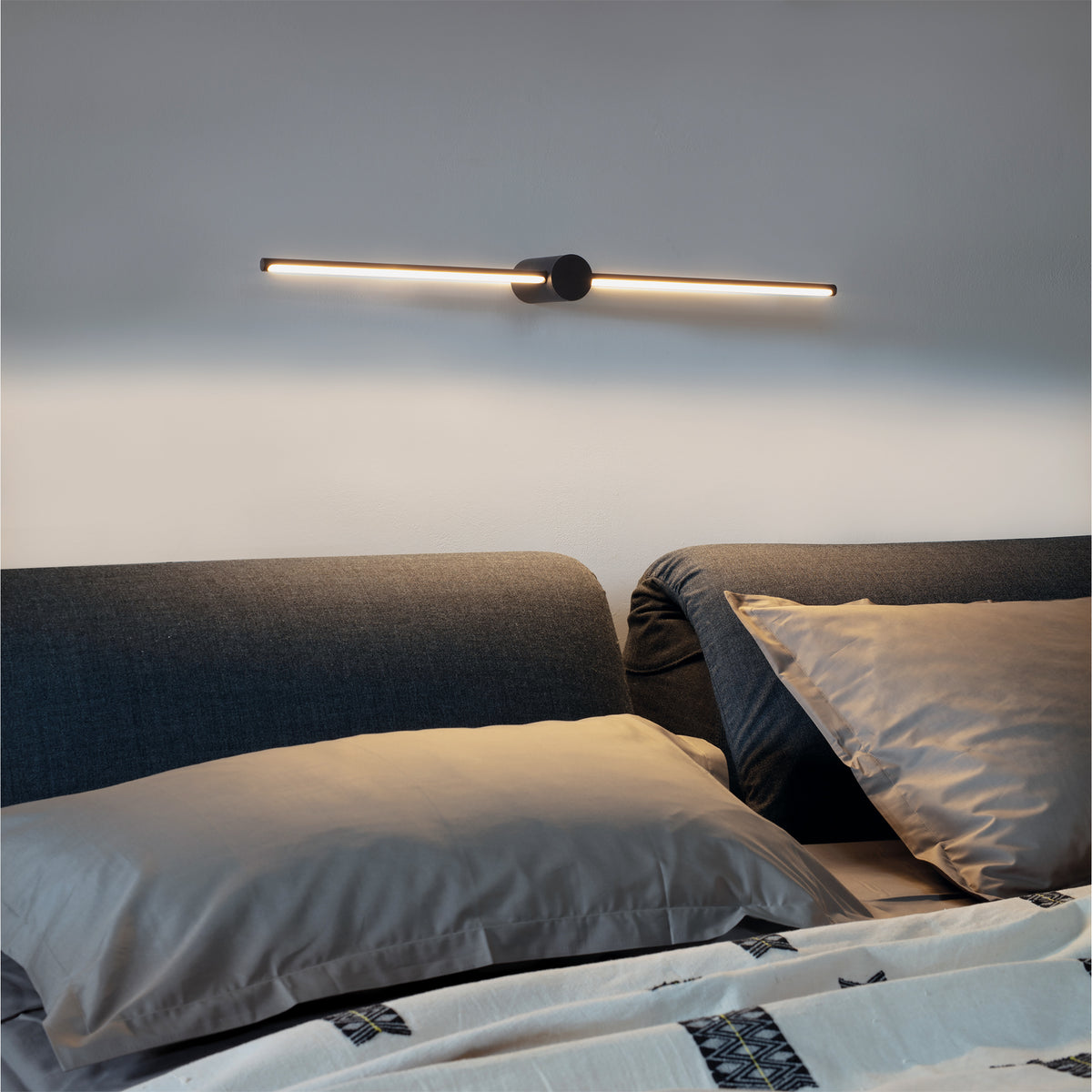Aplică Essence AP rotundă D075 lumină la 45° 3000K, alb – ambient