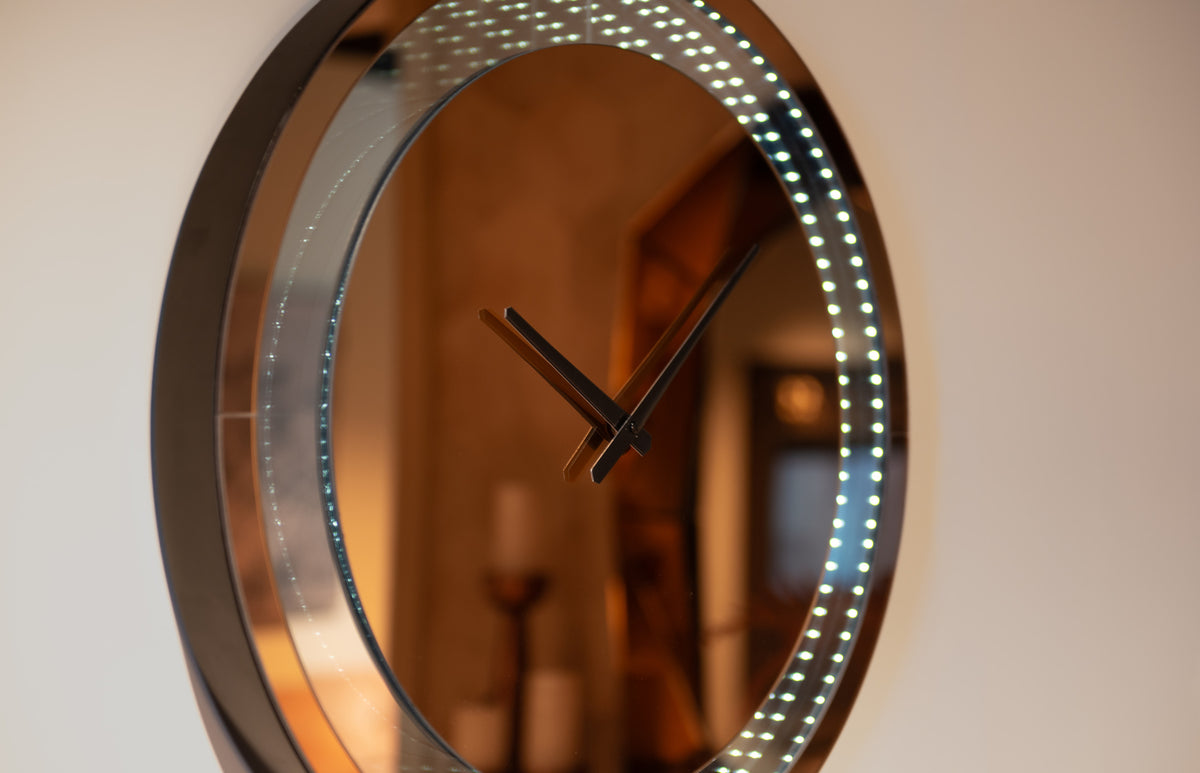 Aplică Julia, maro – ceas LED – ambient