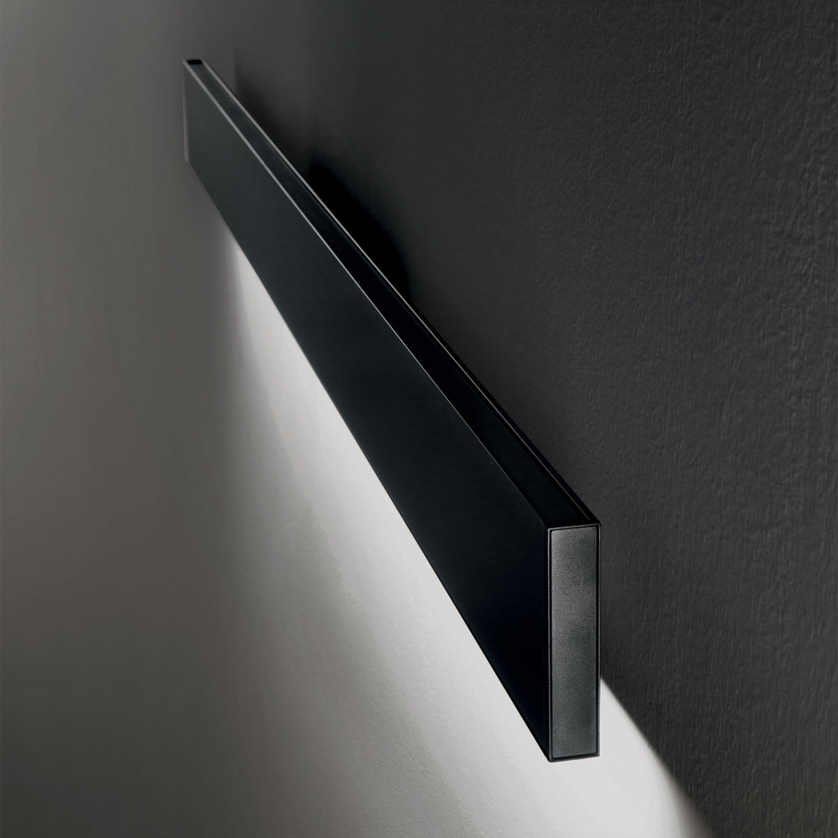 Aplică liniară Steel AP1 D20 mono-emisie fascicul larg 3000K, negru – ambient