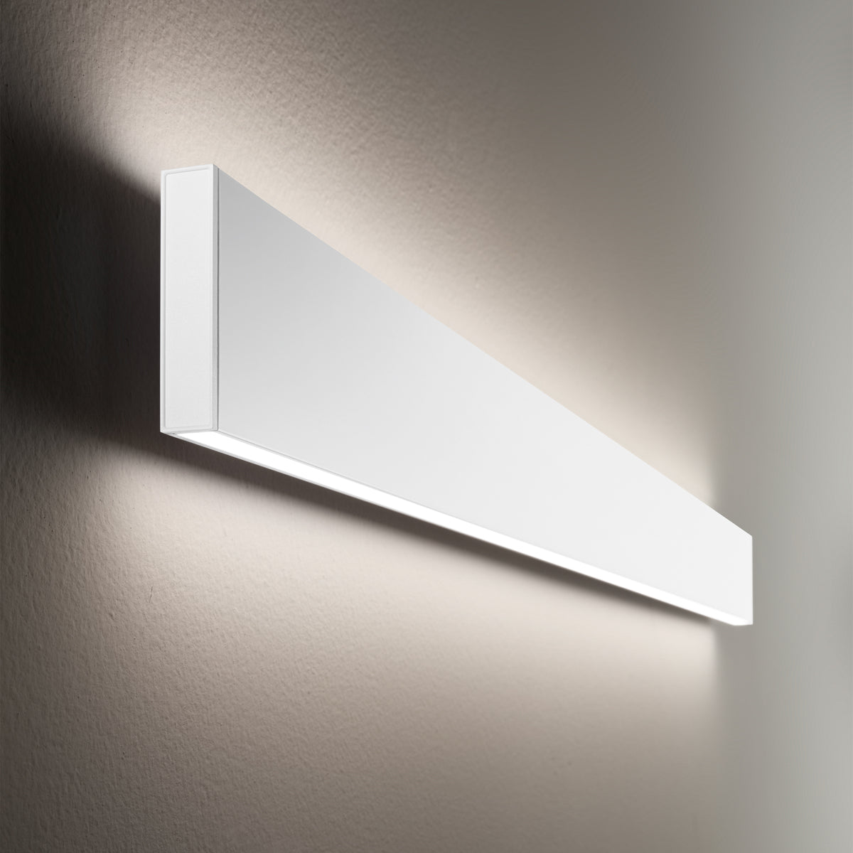 Aplică liniară Steel AP2 D20 bi-emisie fascicul larg 3000K, alb – ambient