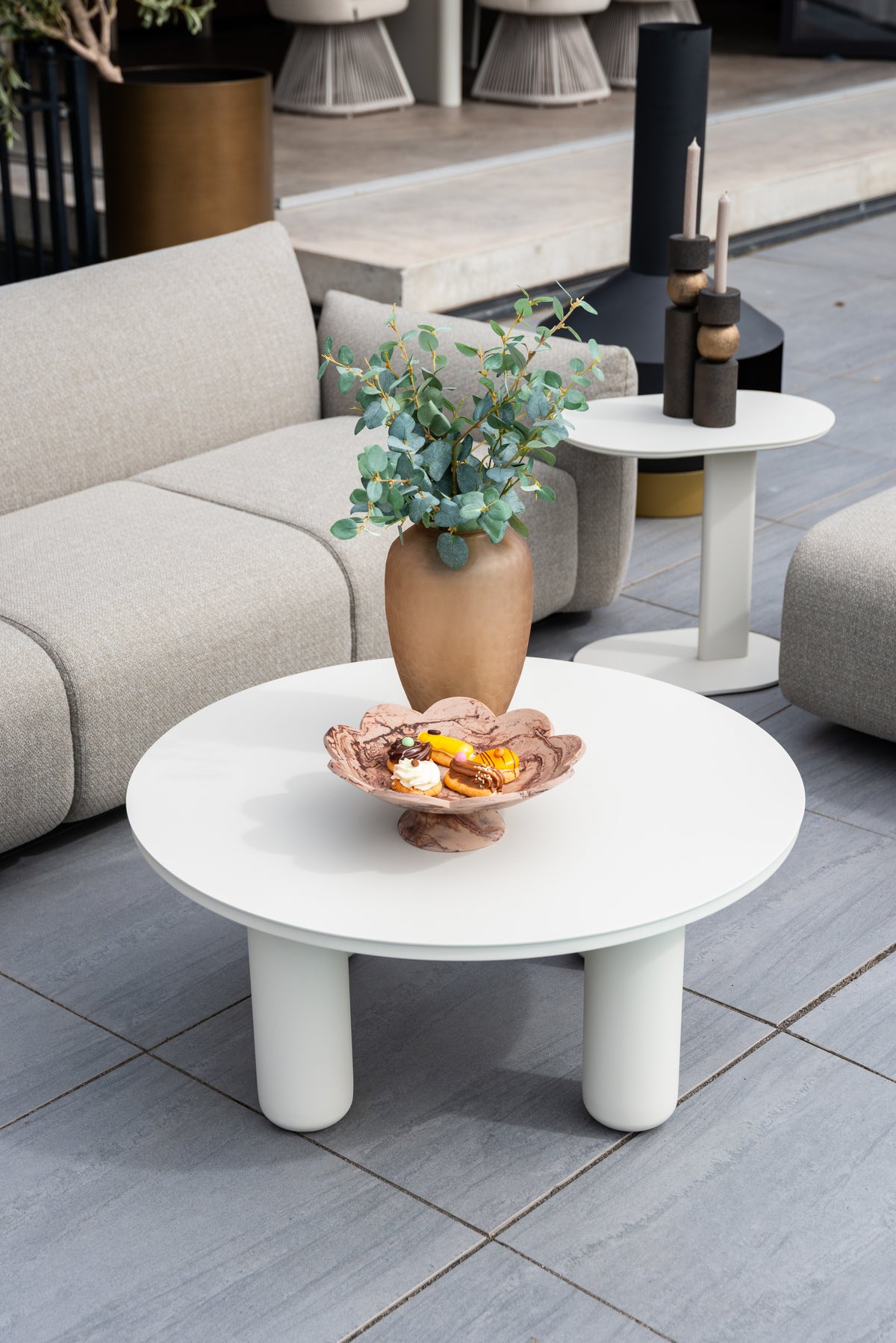 Bol decorativ Peony, maro ciocolatiu – ambient