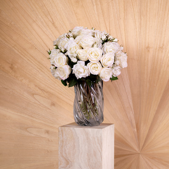 Buchet de trandafiri bicolori, alb, cu aspect natural, 72 fire