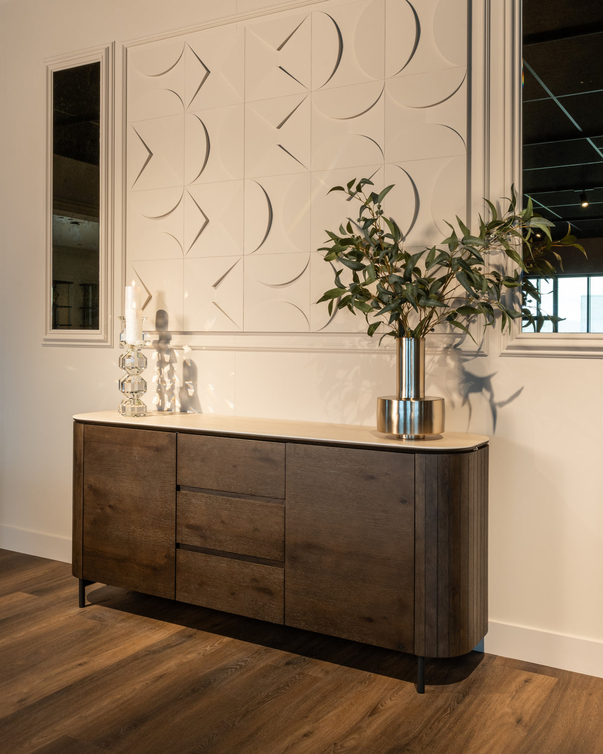 Bufet Ritz, maro, 2 uși, 3 sertare – ambient