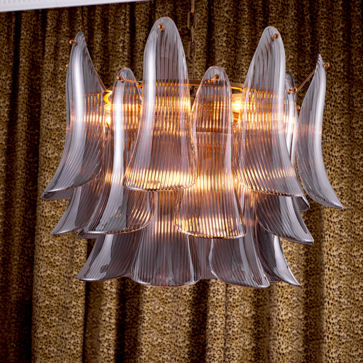Candelabru Amun, finisaj alamă periată, sticlă fumurie