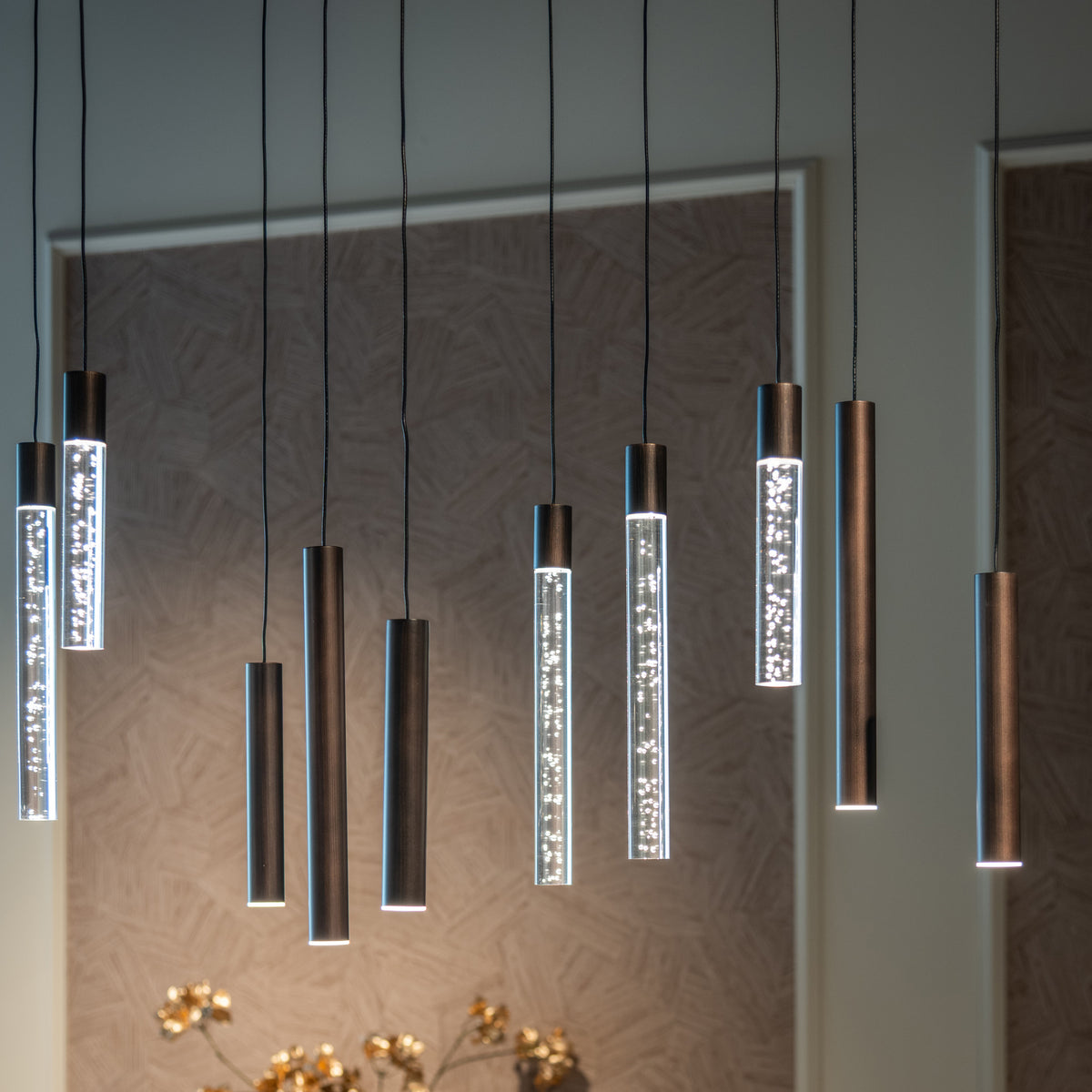 Candelabru Oxley, bronz, mare – ambient