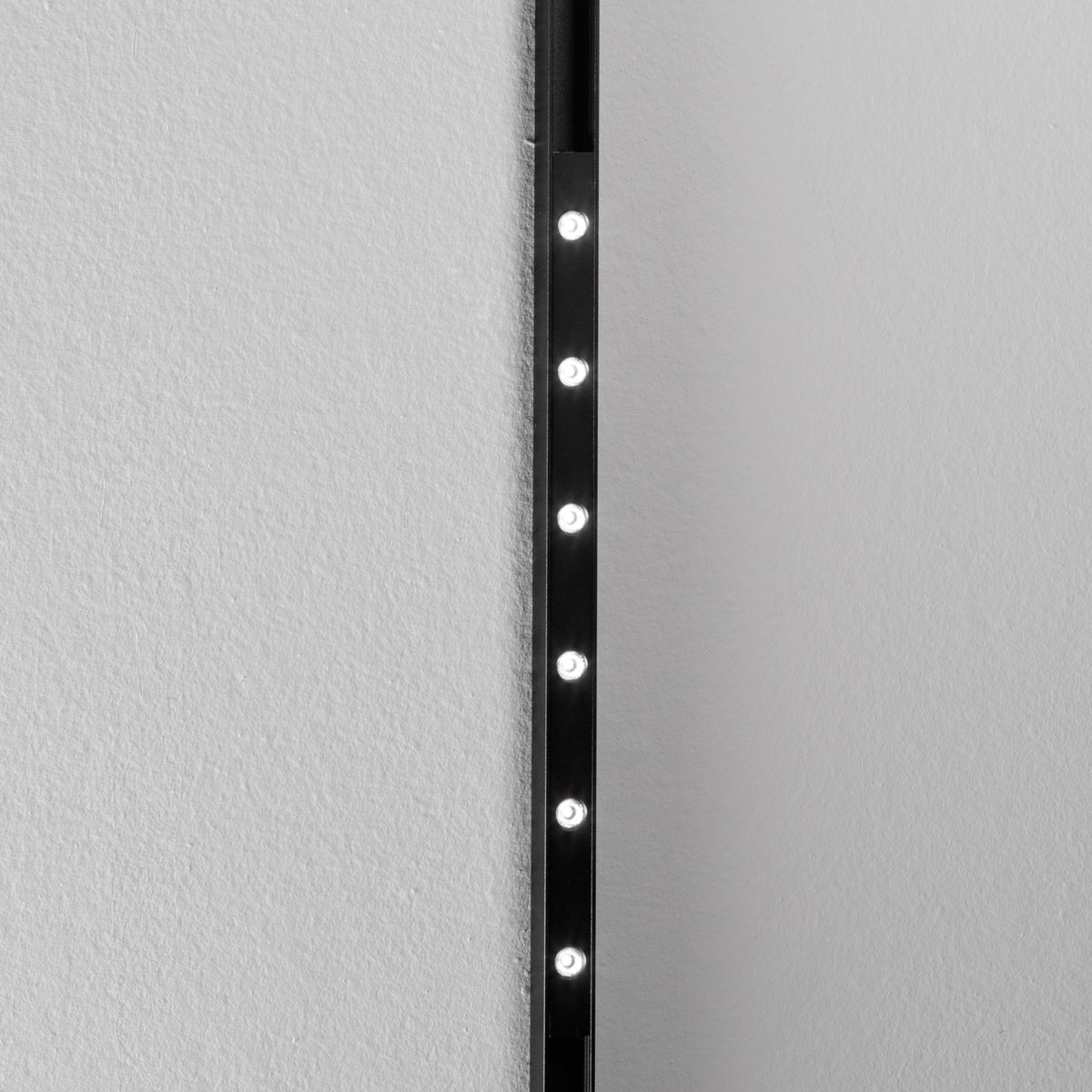 Corp de iluminat liniar Stick fascicul concentrat 6W 2700K, negru – ambient