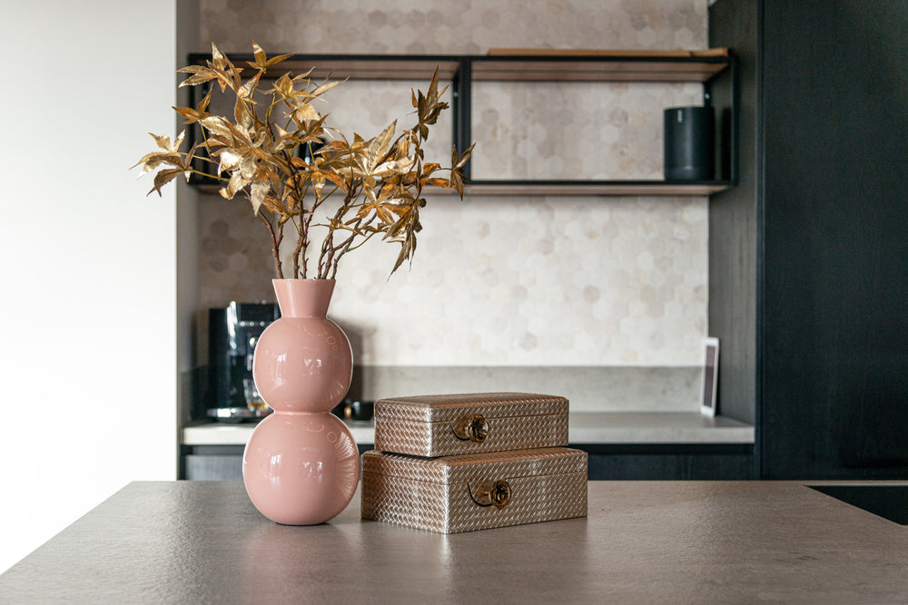 Cutie decorativă Trace, auriu, mare – ambient