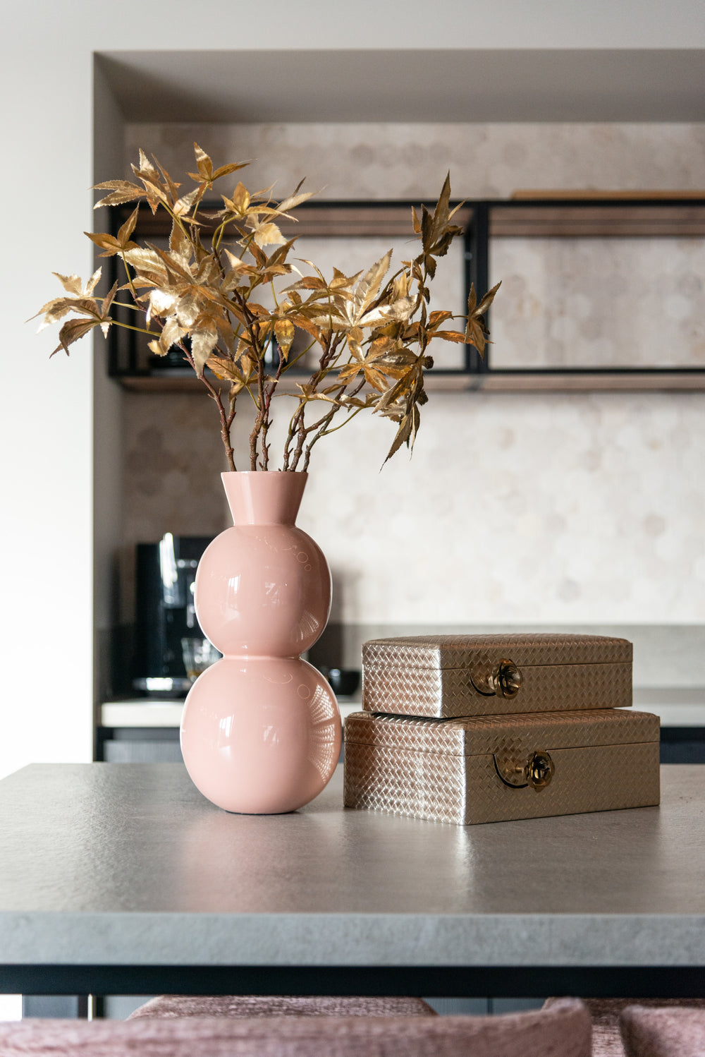 Cutie decorativă Trace, auriu, mică – ambient