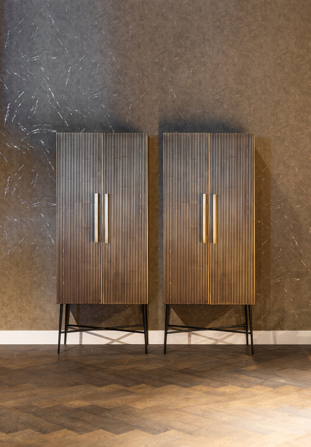 Dulap Ironville, auriu, L. 40 x l. 75 x Î. 182 cm – ambient