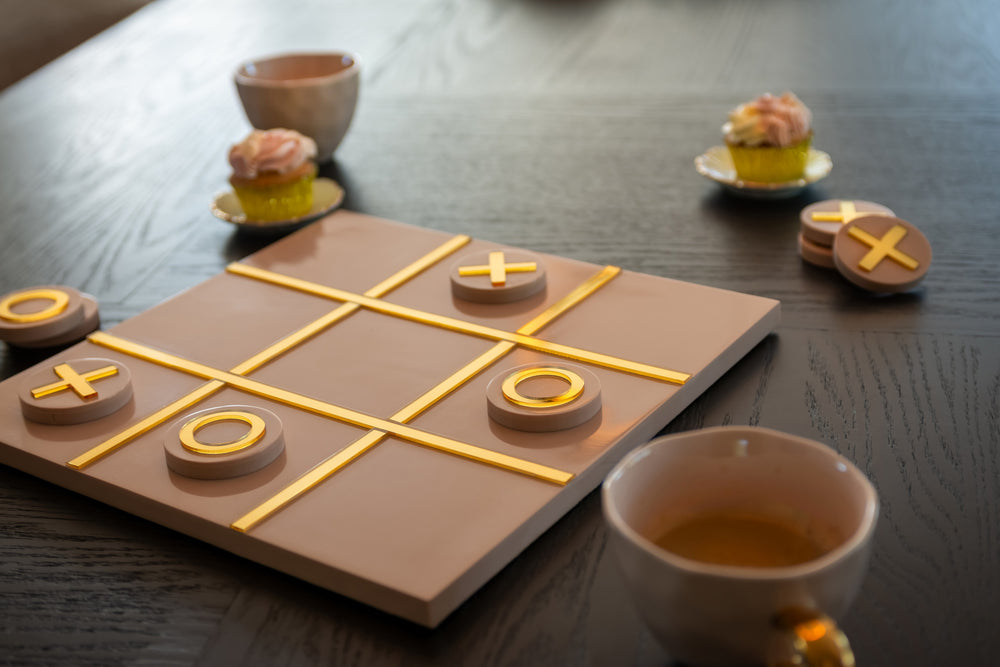 Joc decorativ Caylin, auriu, Tic-Tac-Toe – ambient