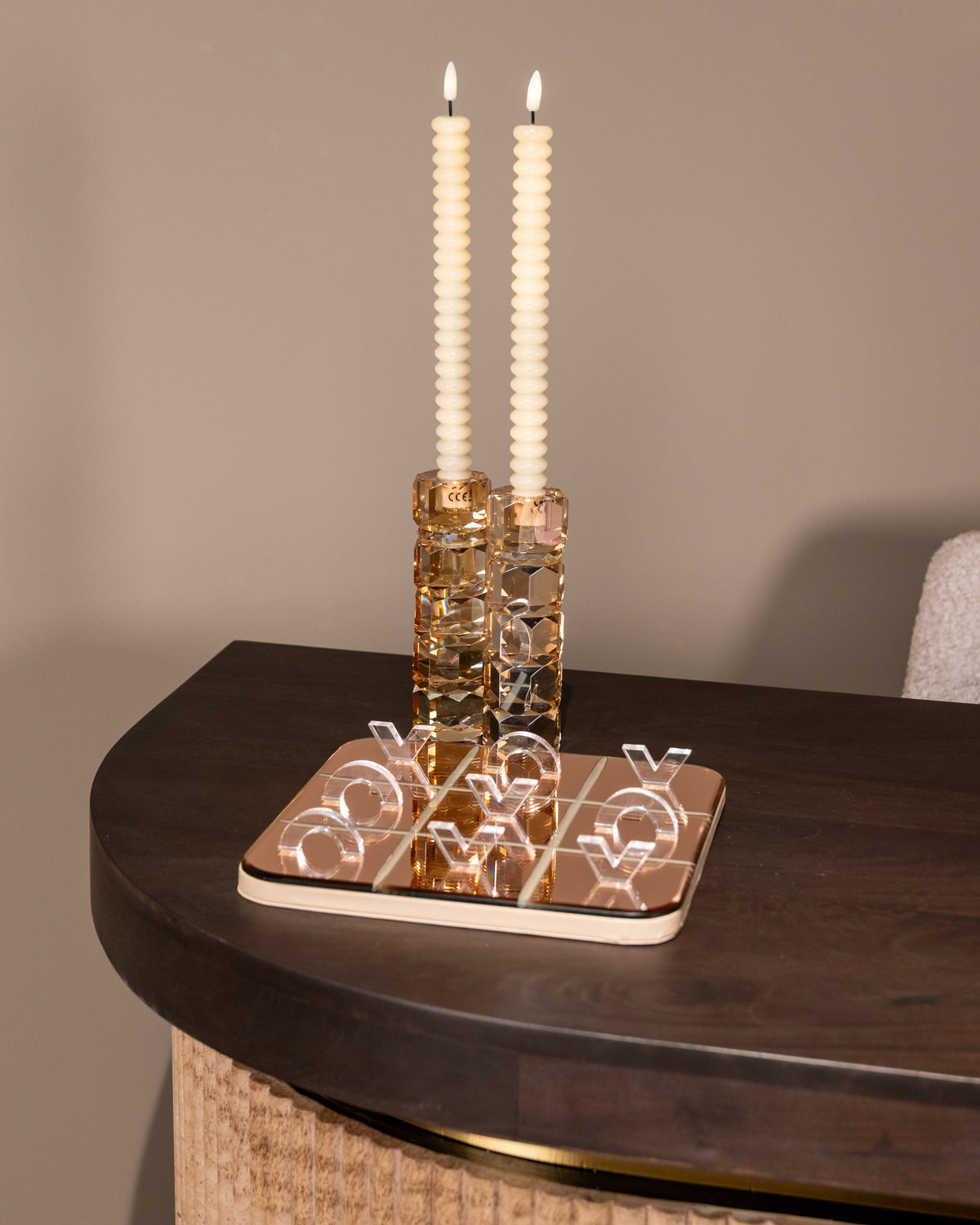Joc decorativ Caylin, auriu, Tic-Tac-Toe – ambient
