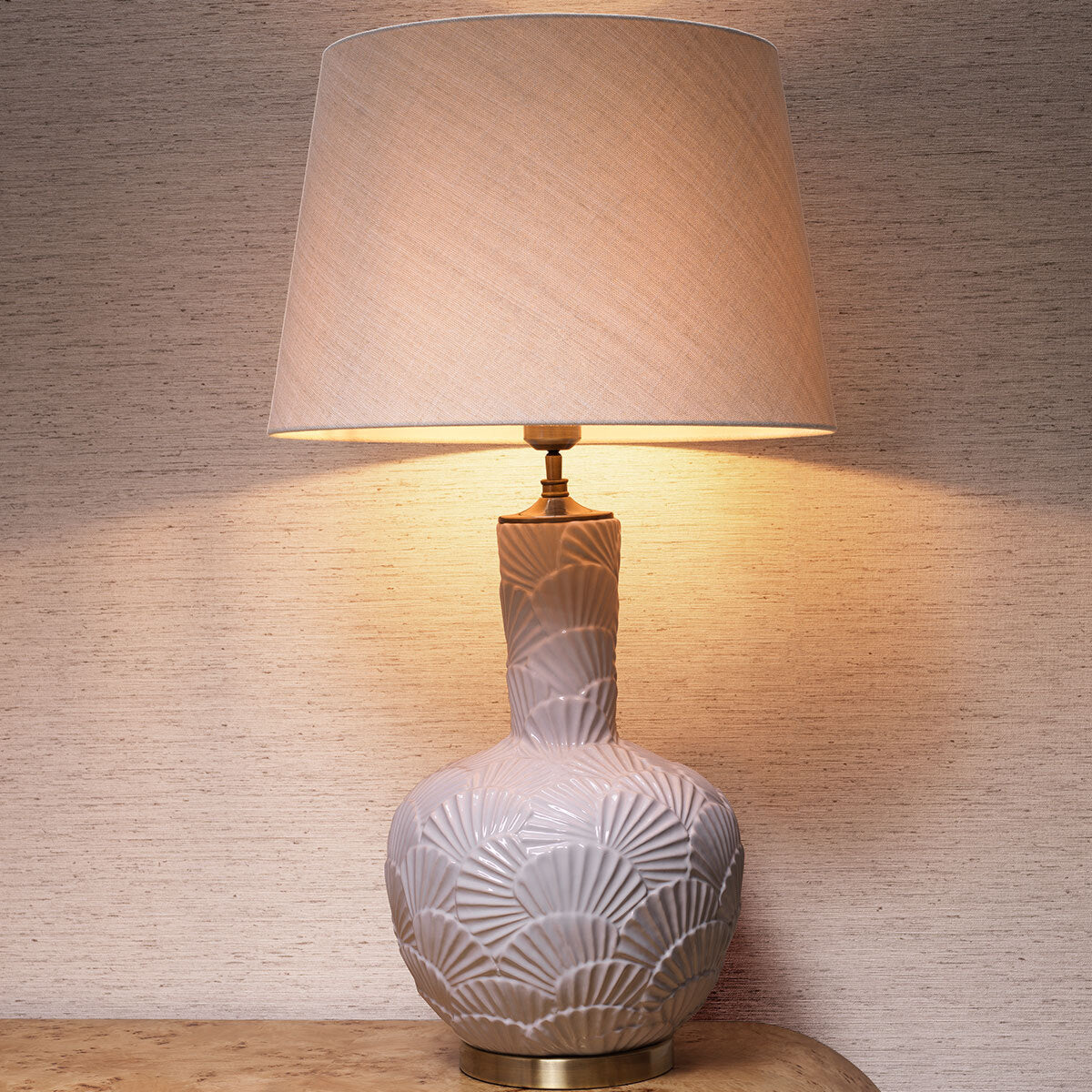 Lampă de masă Andorra, ceramică alb-crem, cu abajur