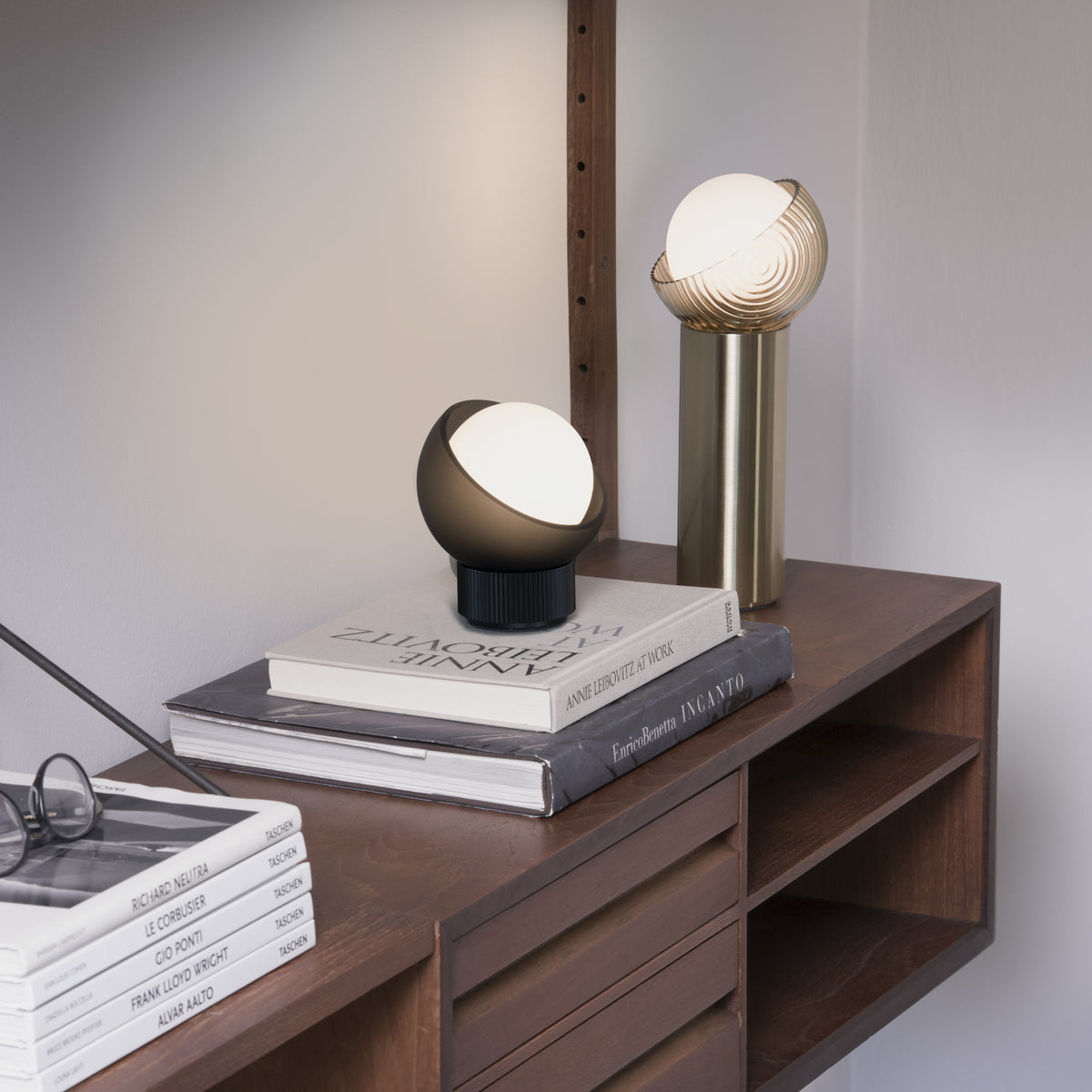 Lampă de masă Bloom TL1 mare, negru – ambient