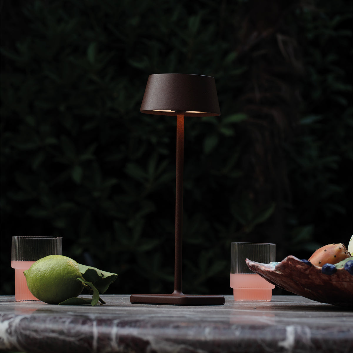 Lampă de masă de exterior Pure TL, negru – ambient