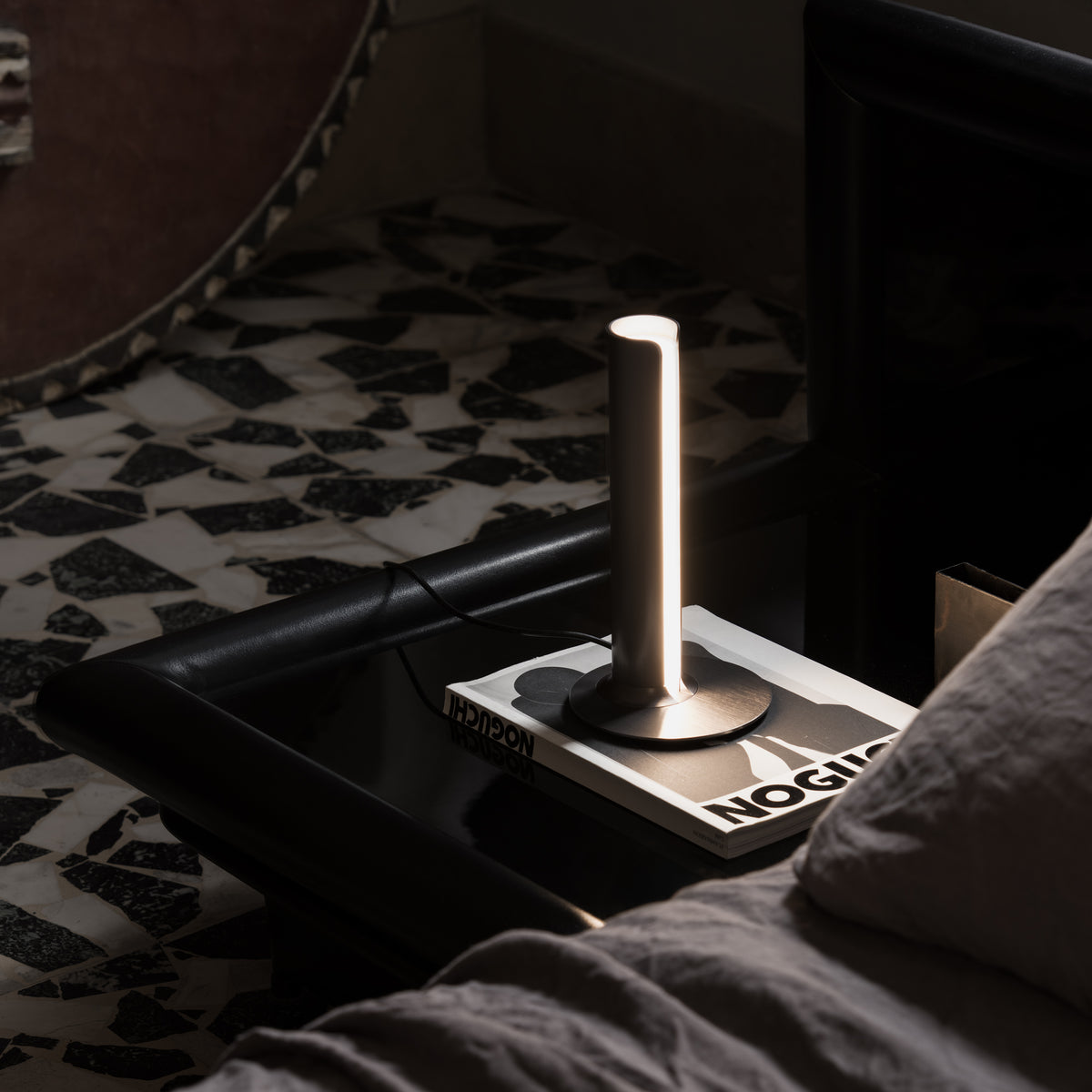 Lampă de masă Dorica TL1, bronz – ambient