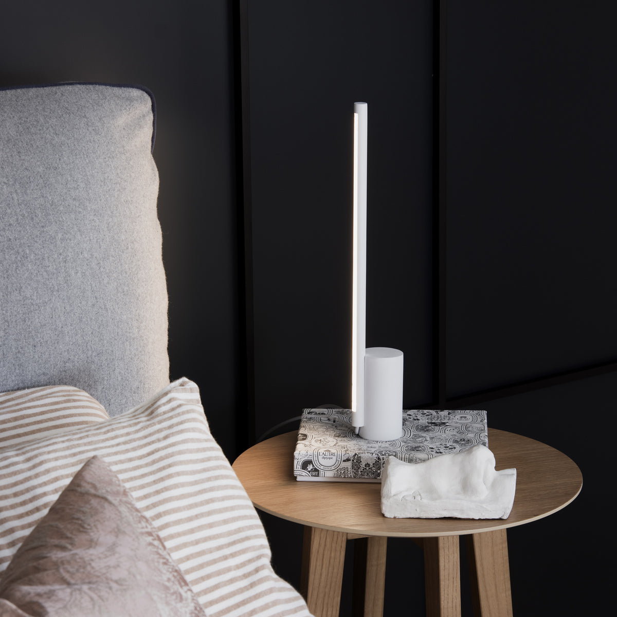 Lampă de masă Essence TL rotundă 3000K, negru – ambient