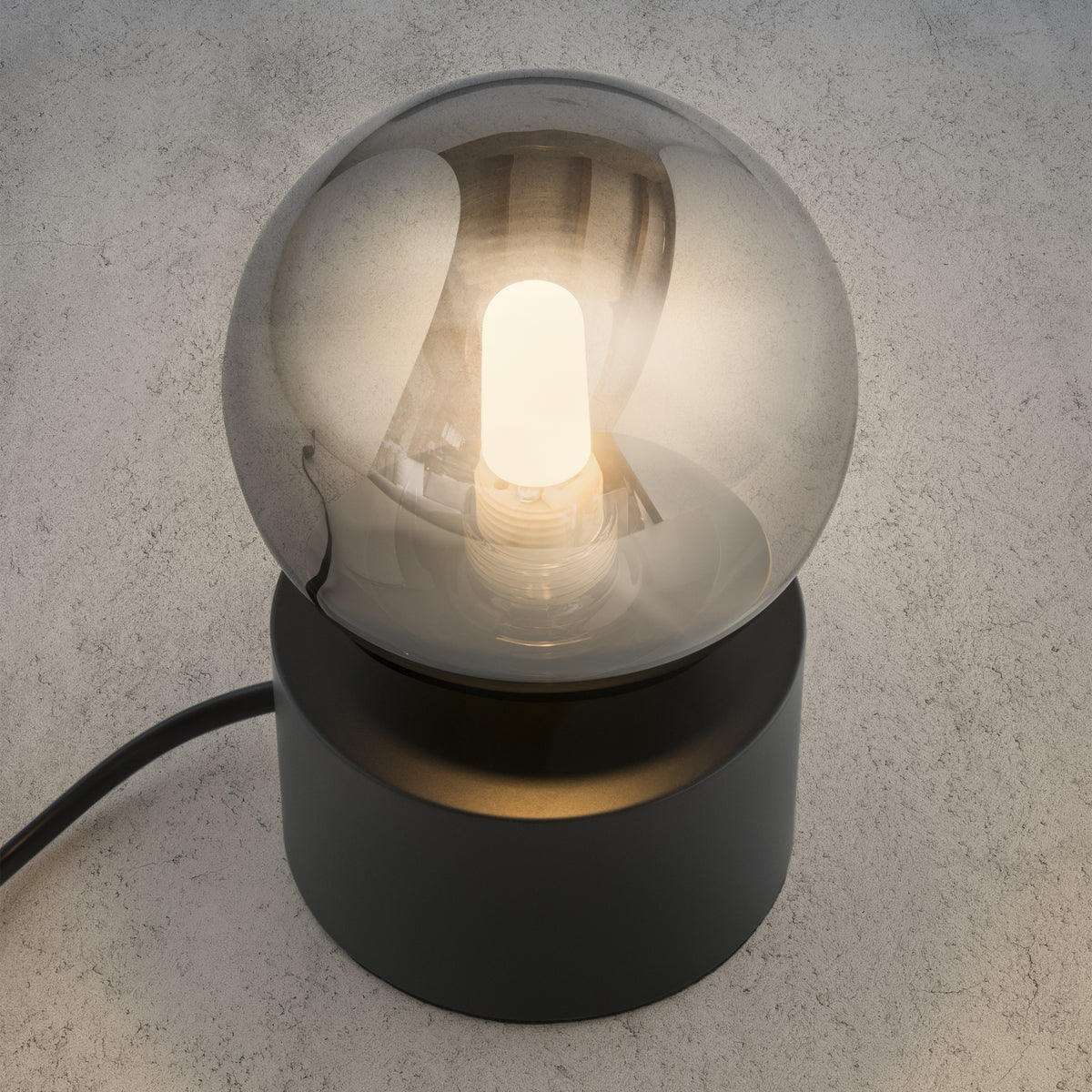 Lampă de masă Perlage TL1, fumuriu – ambient