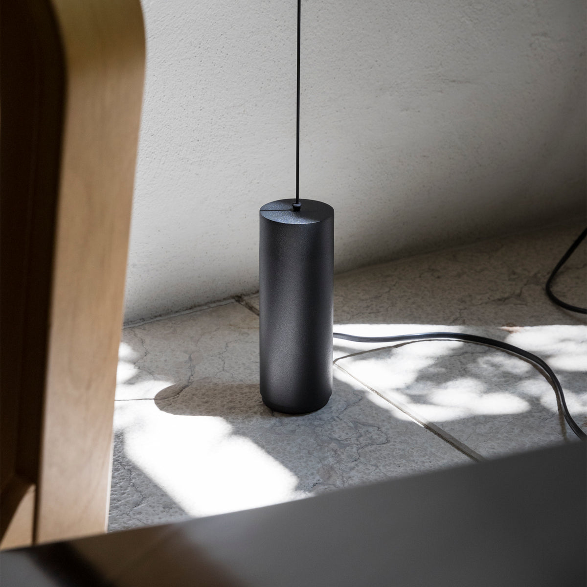 Lampă de podea Essence PT cu suspensie rotundă 2700K, negru – ambient