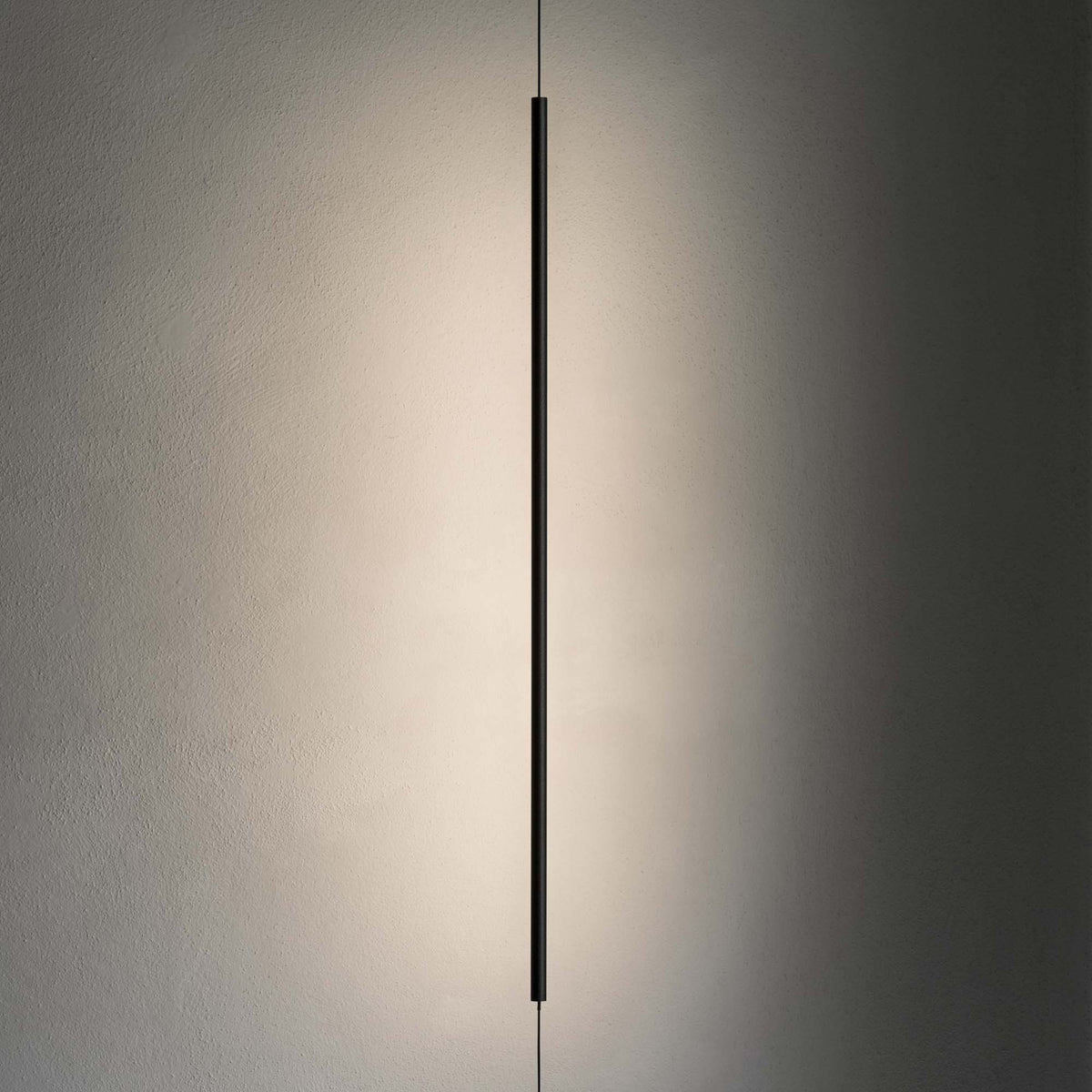 Lampă de podea Essence PT cu suspensie rotundă 3000K, negru – ambient