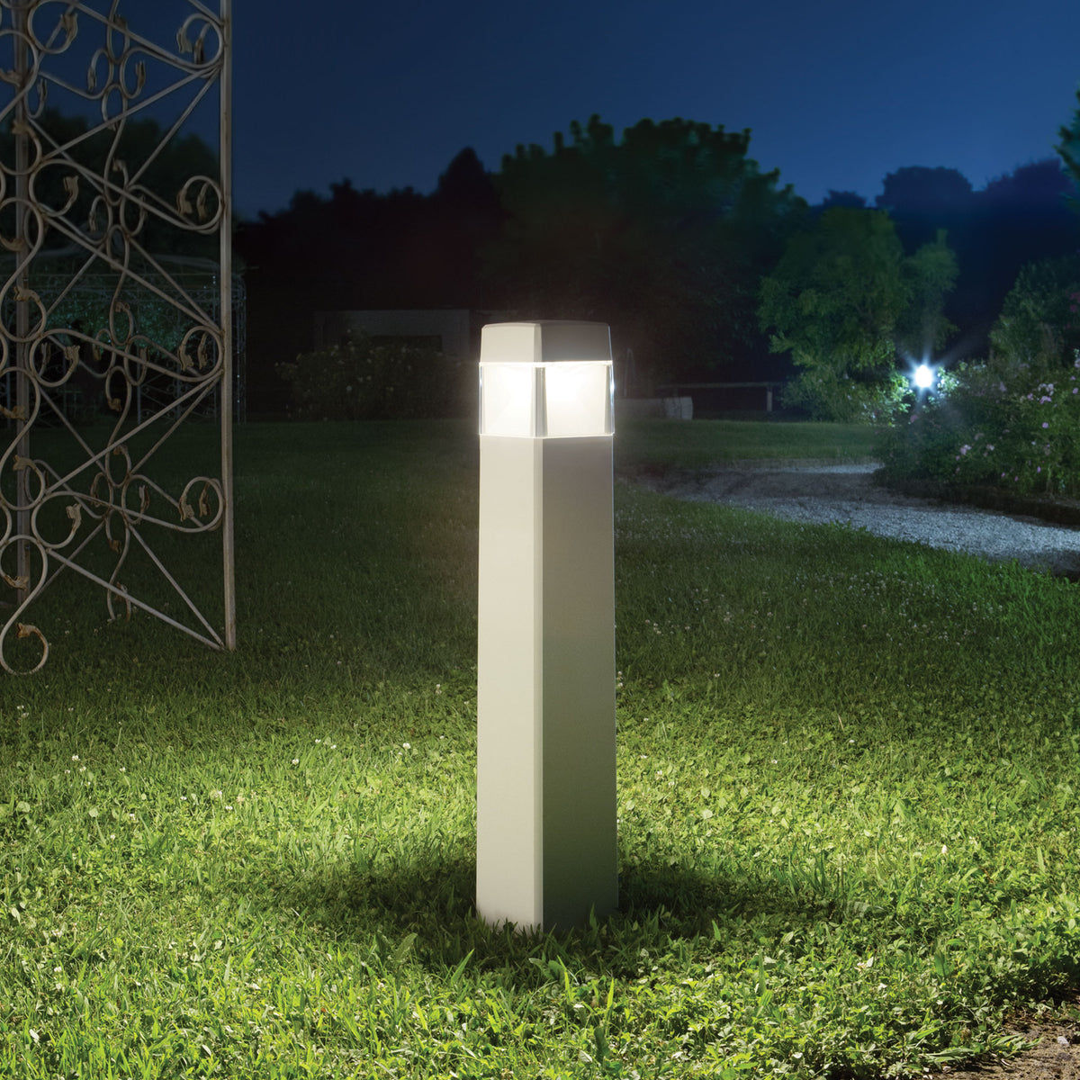 Lampadar de exterior Cosmo PT1, alb – ambient