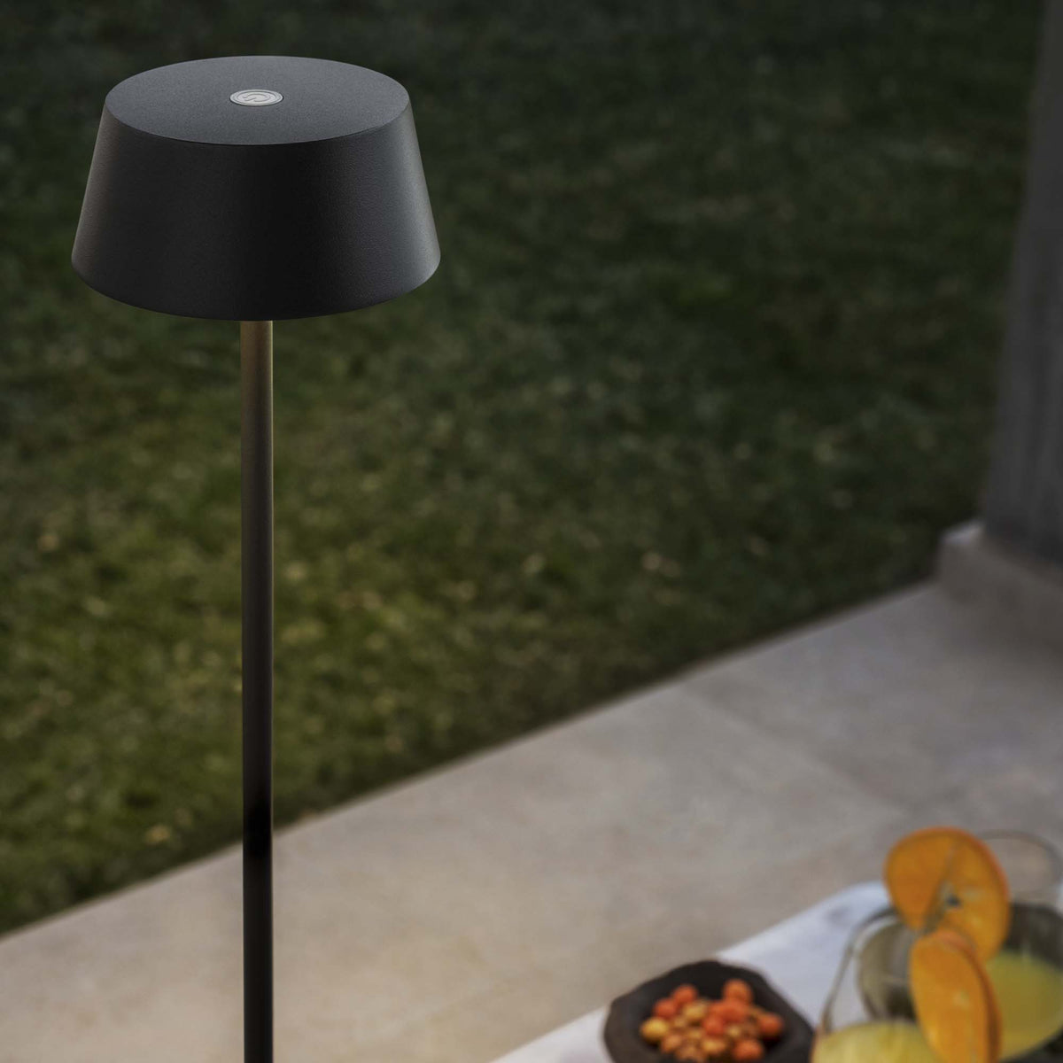 Lampadar de exterior Pure PT, negru – ambient