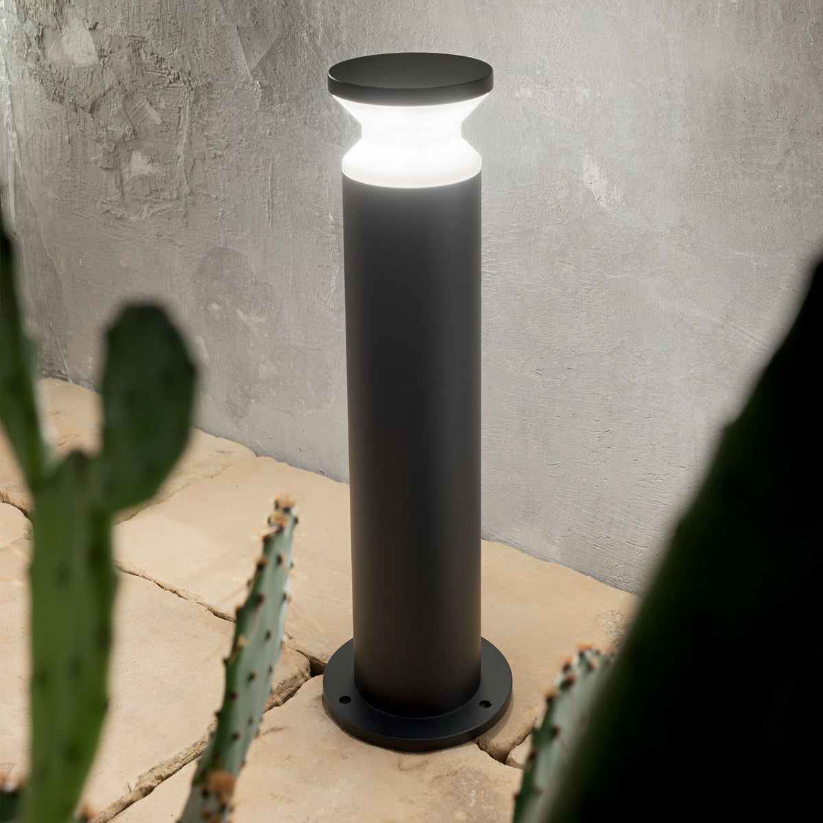 Lampadar de exterior Torre PT1 H80, cafeniu – ambient
