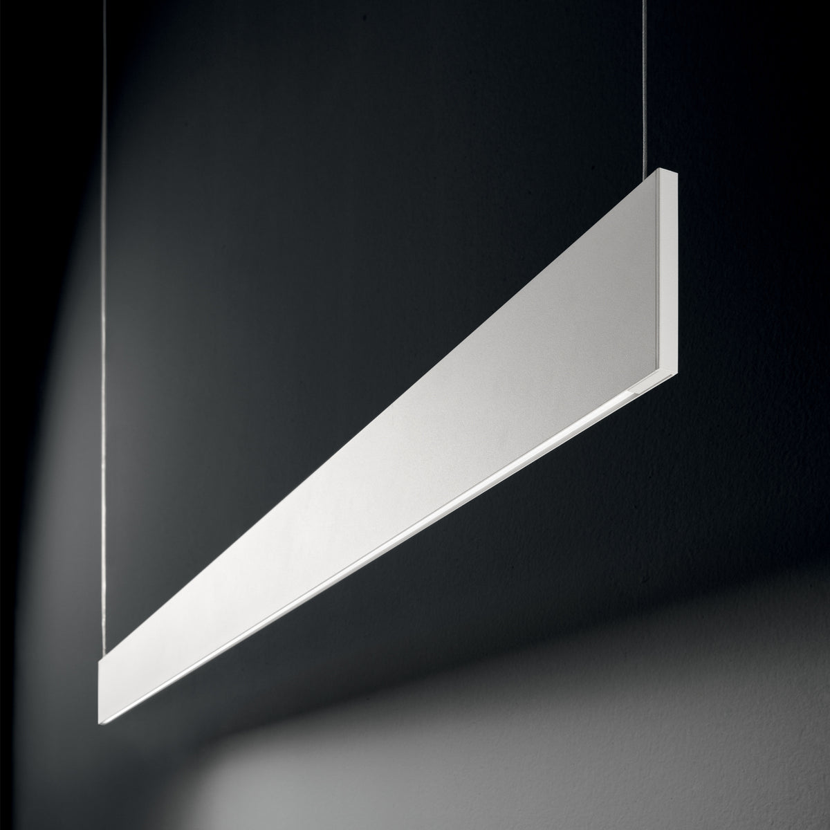 Lustră pendul liniară Steel SP1 D09 mono-emisie fascicul larg 3000K, negru – ambient