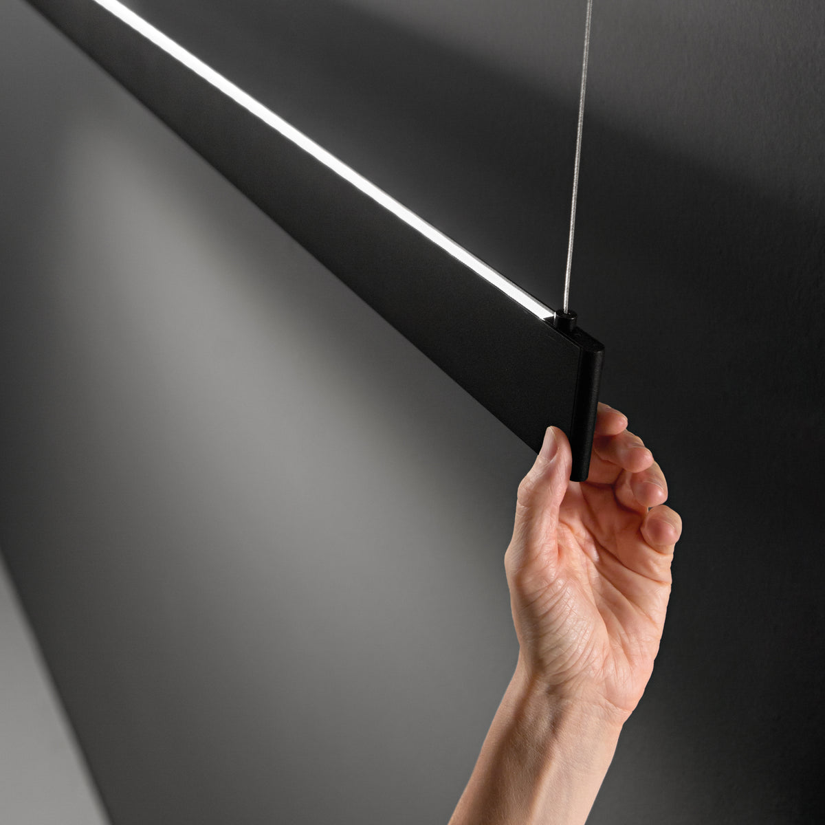 Lustră pendul liniară Steel SP2 D09 bi-emisie fascicul concentrat 3000K, negru – ambient