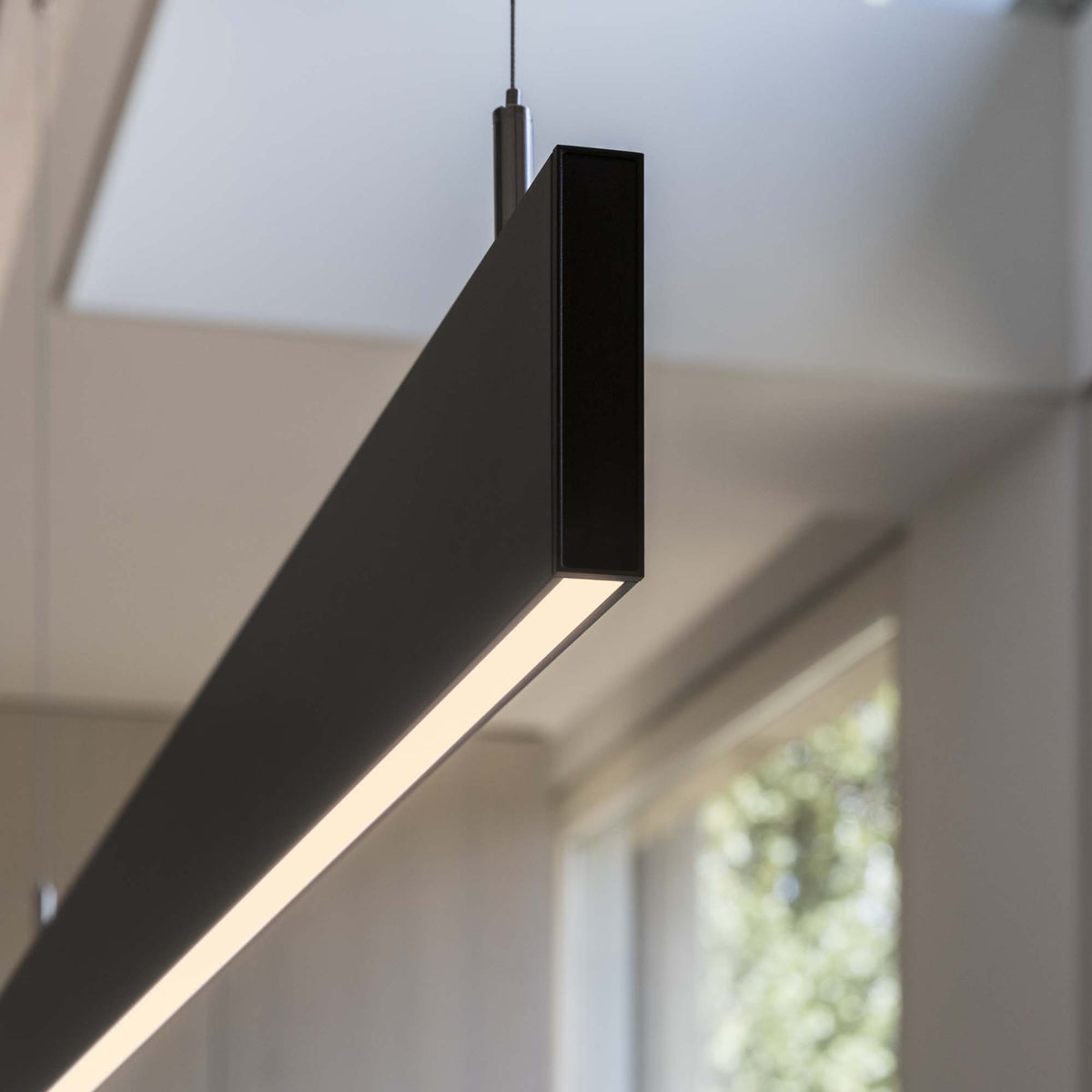 Lustră pendul liniară Steel SP2 D20 bi-emisie fascicul larg 3000K, negru – ambient