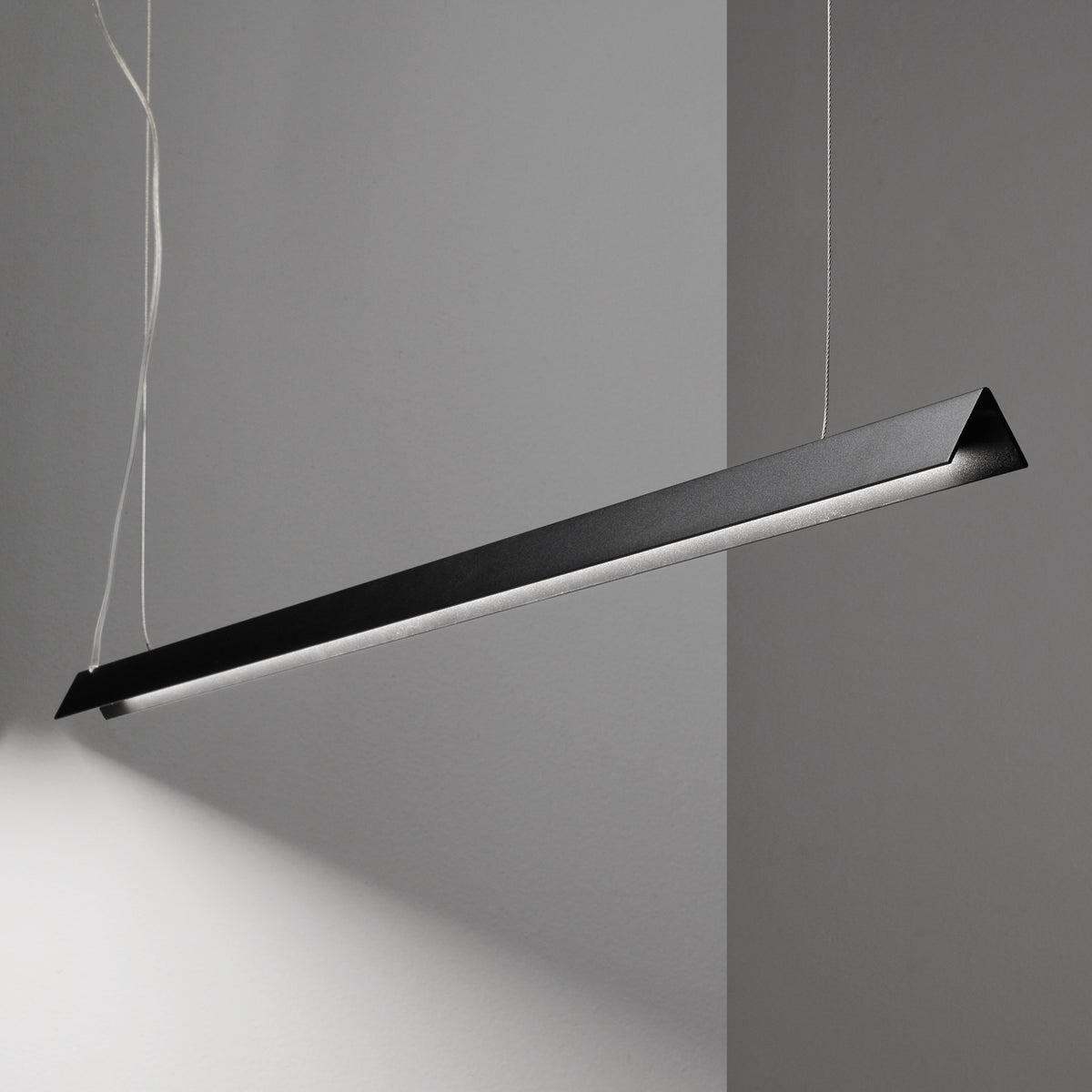 Lustră pendul V-Line SP, alb – ambient