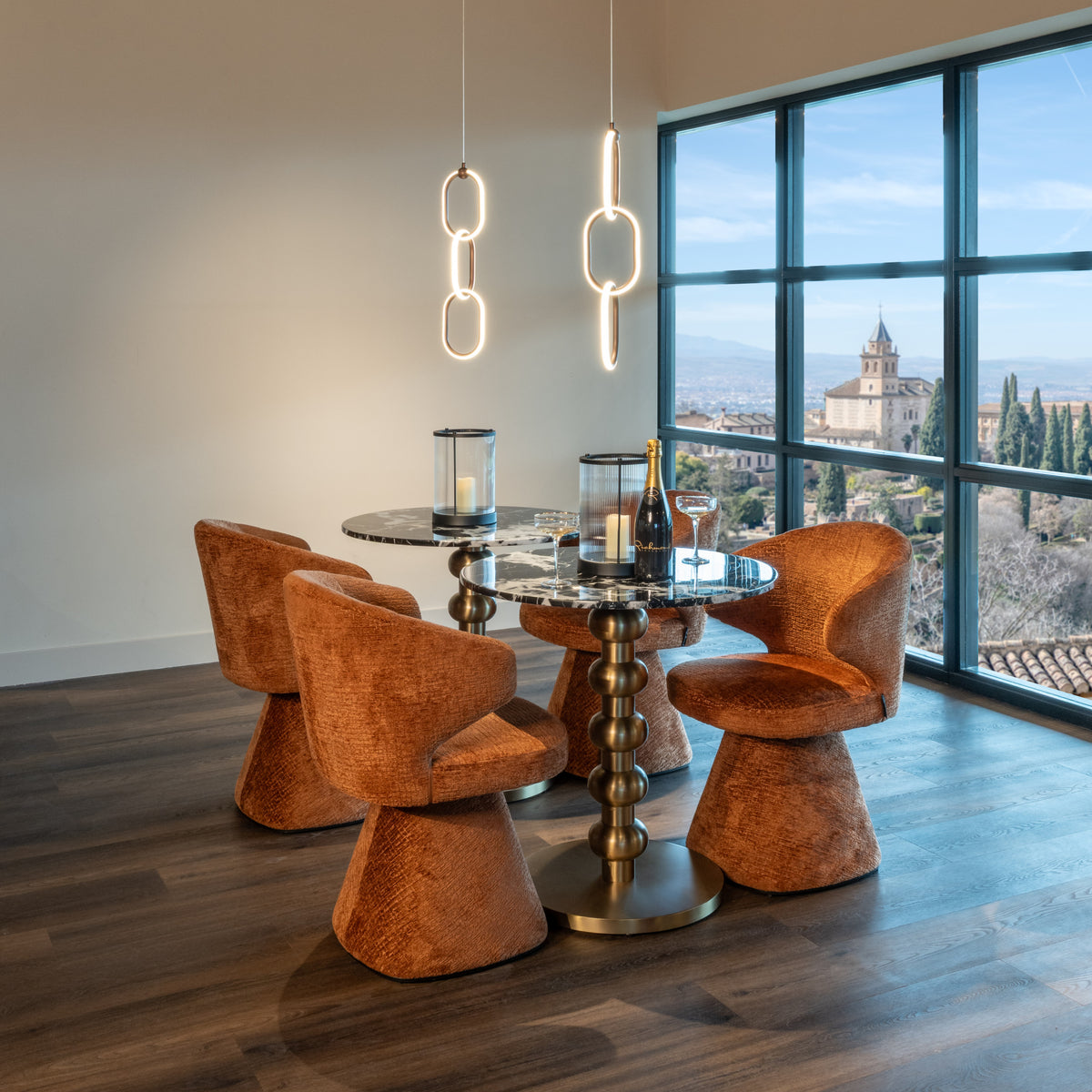 Masă bistro Witlox, negru/auriu, Ø 75 cm – ambient