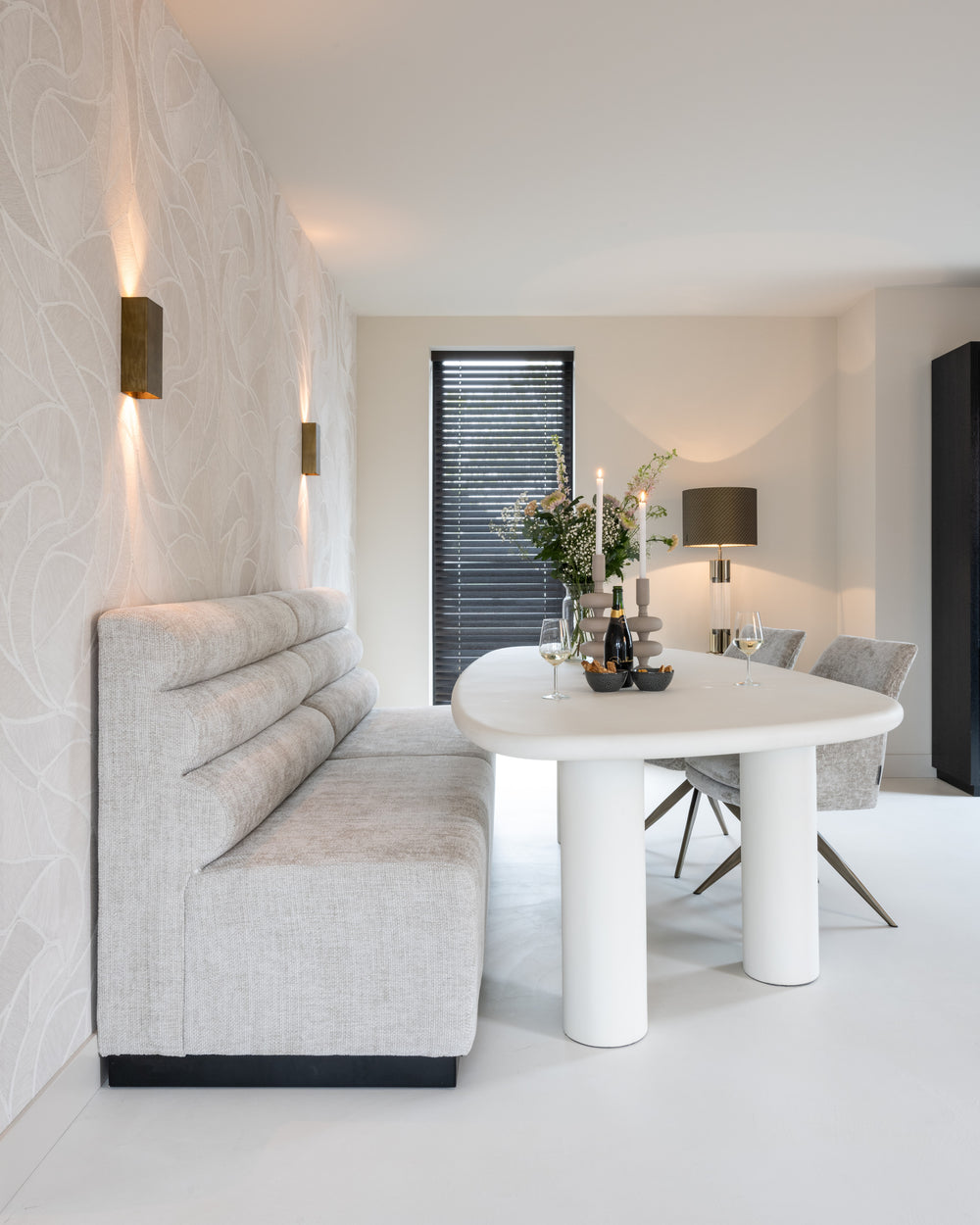 Masă dining Bloomstone, alb, 235 cm – ambient