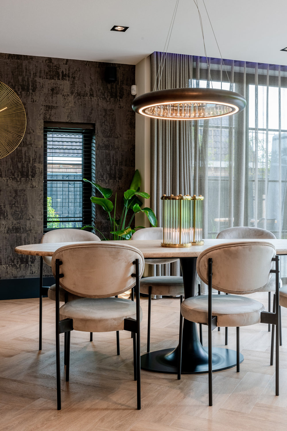Masă dining Hampton, negru, oval, 230 cm – ambient