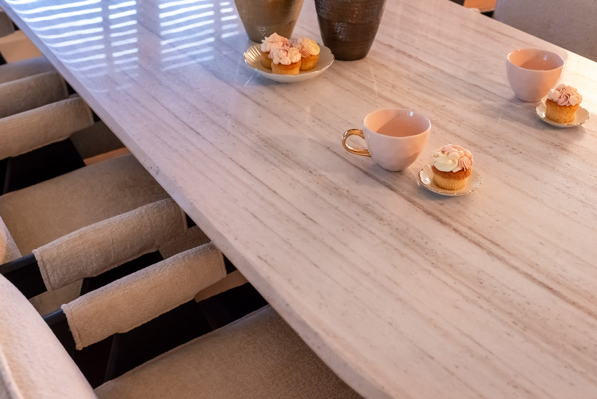 Masă dining Mayfield, maro, 230 cm – ambient