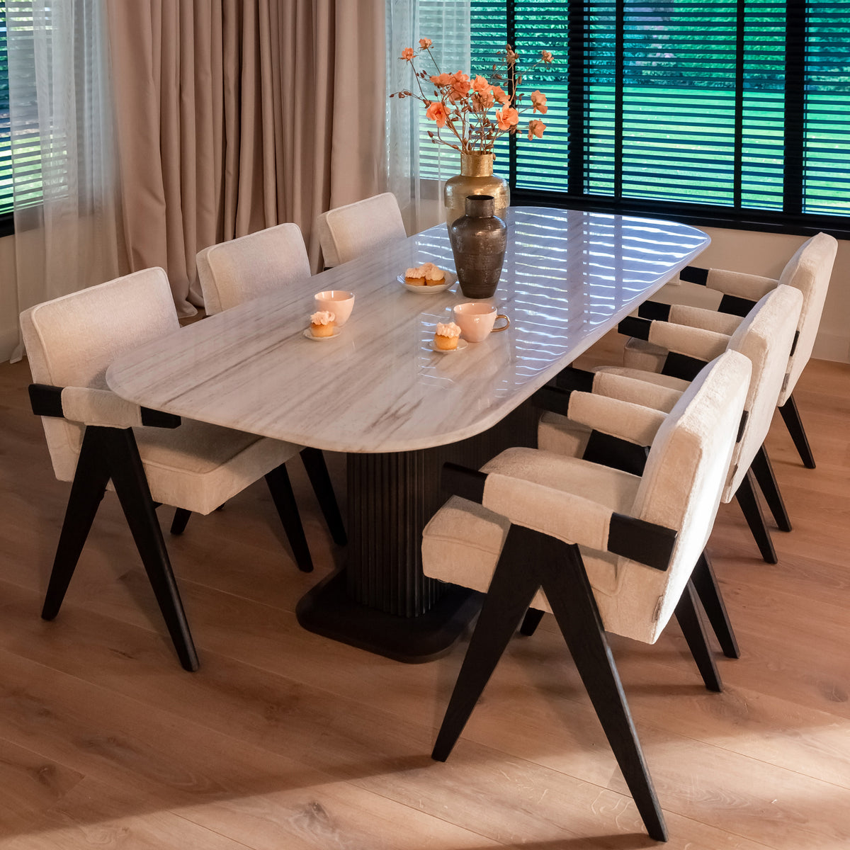 Masă dining Mayfield, maro, 230 cm – ambient