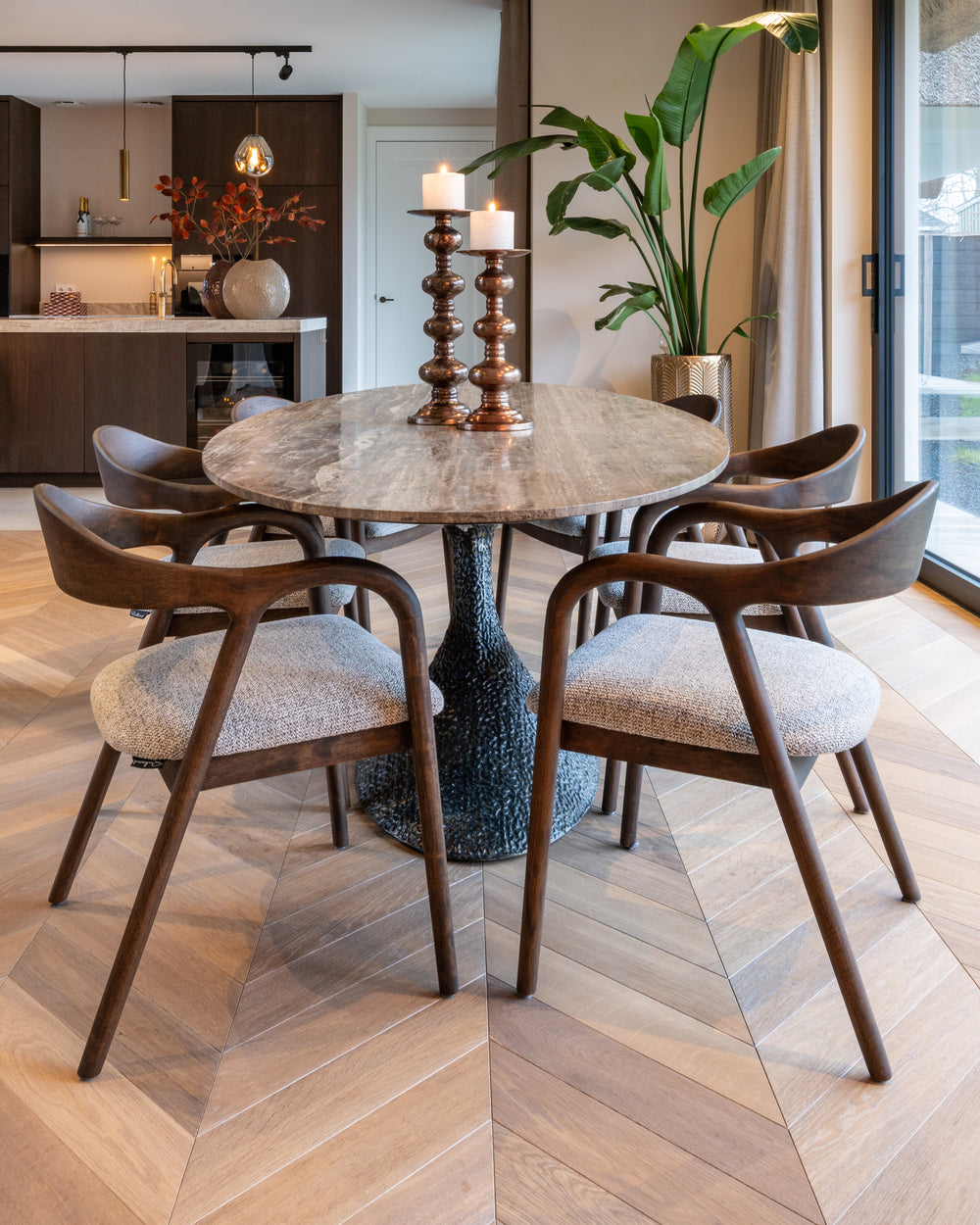 Masă dining Russo, maro frasin, ovală, 235 cm – ambient