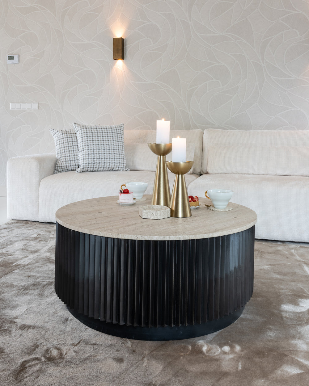 Măsuță de cafea Hampton, maro închis, Ø 90 cm – ambient