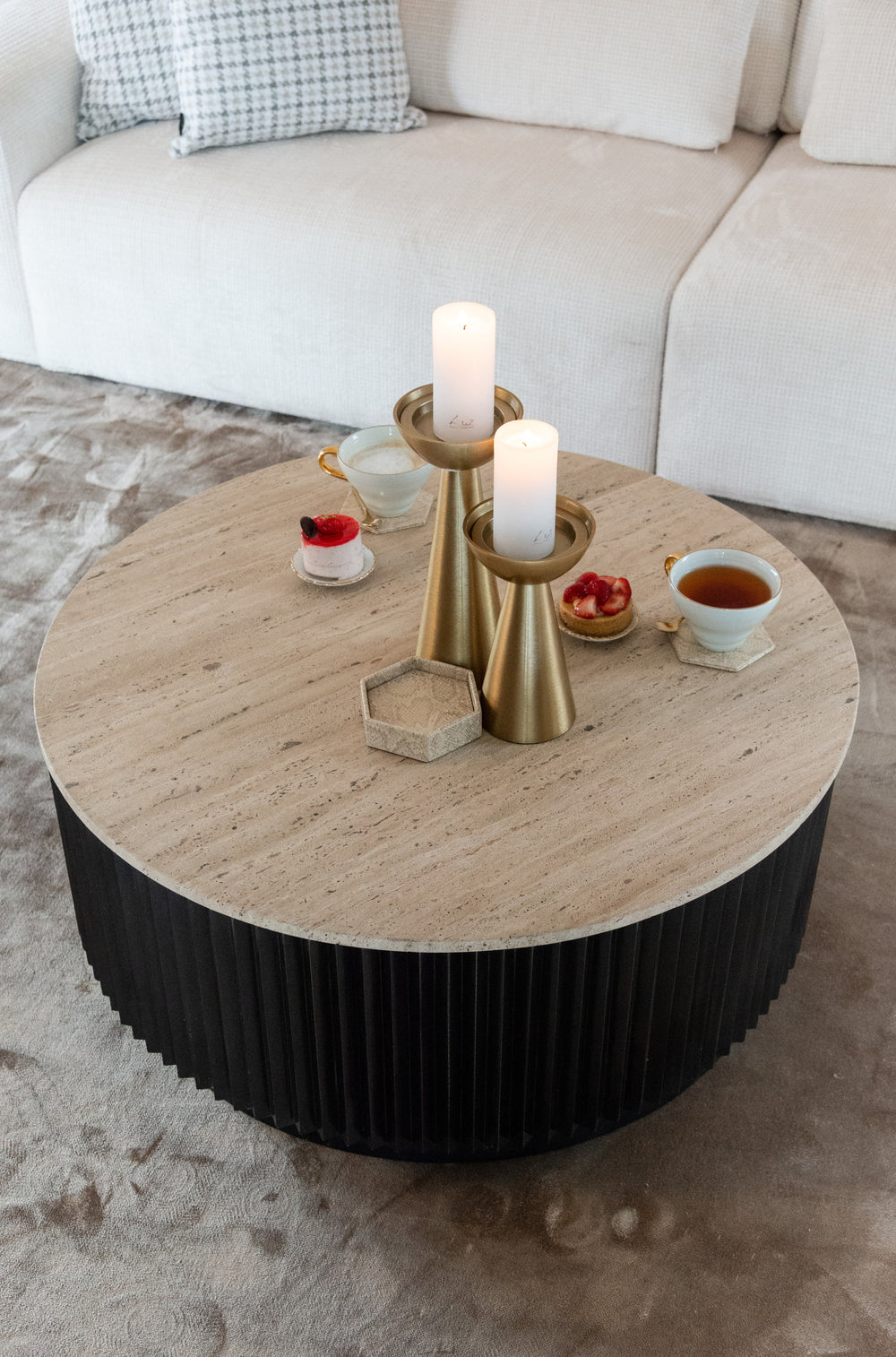 Măsuță de cafea Hampton, maro închis, Ø 90 cm – ambient