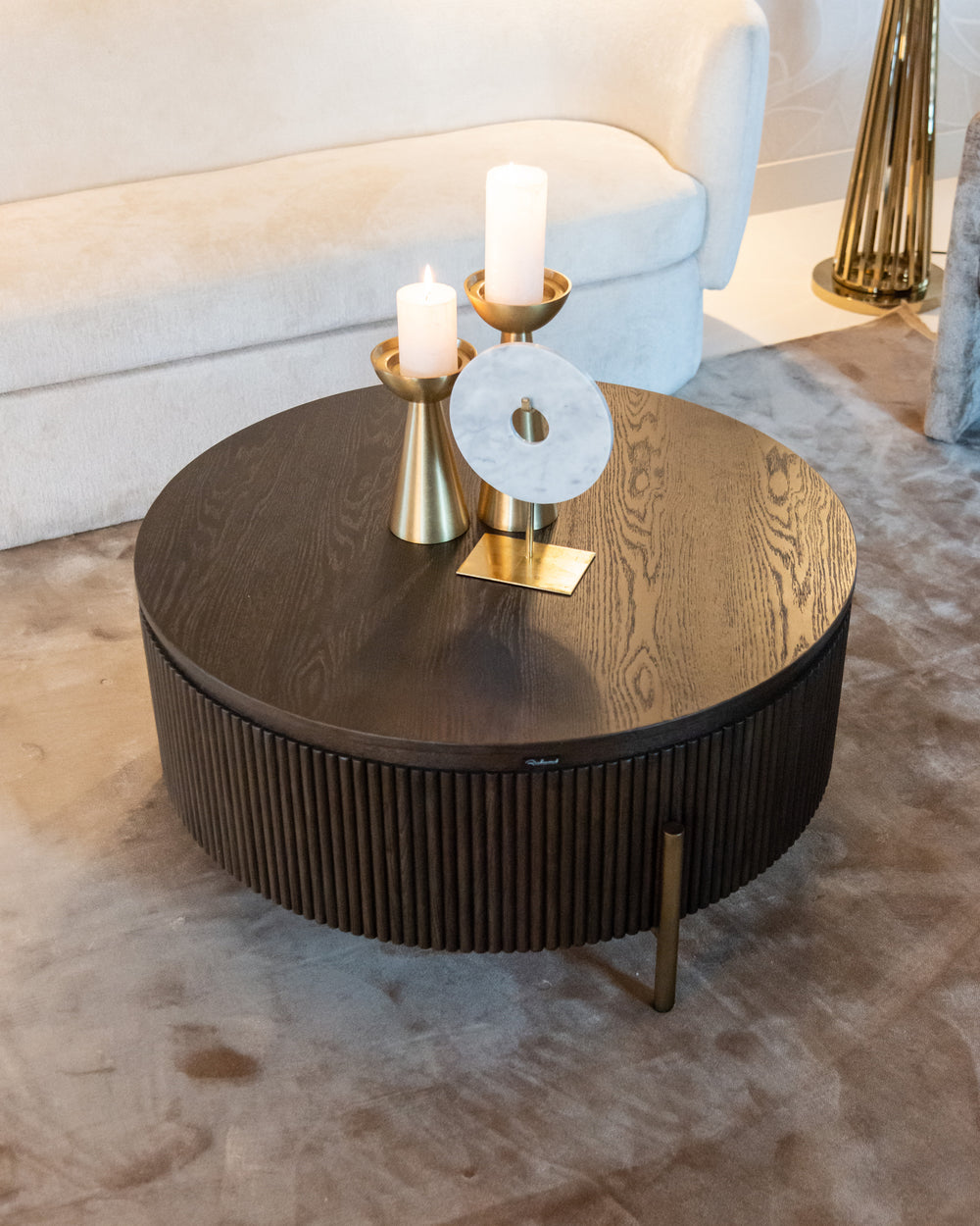 Măsuță de cafea Luxor, maro, Ø 95 cm – ambient