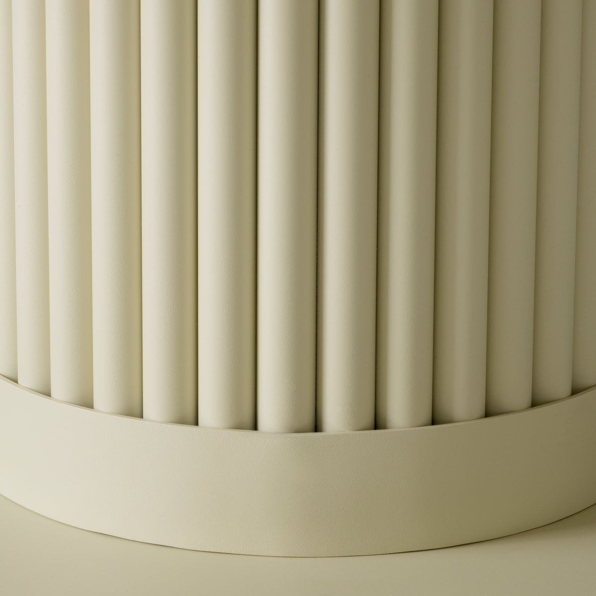 Măsuță exterior Volterra, rotundă, finisaj nisip, ceramică crem
