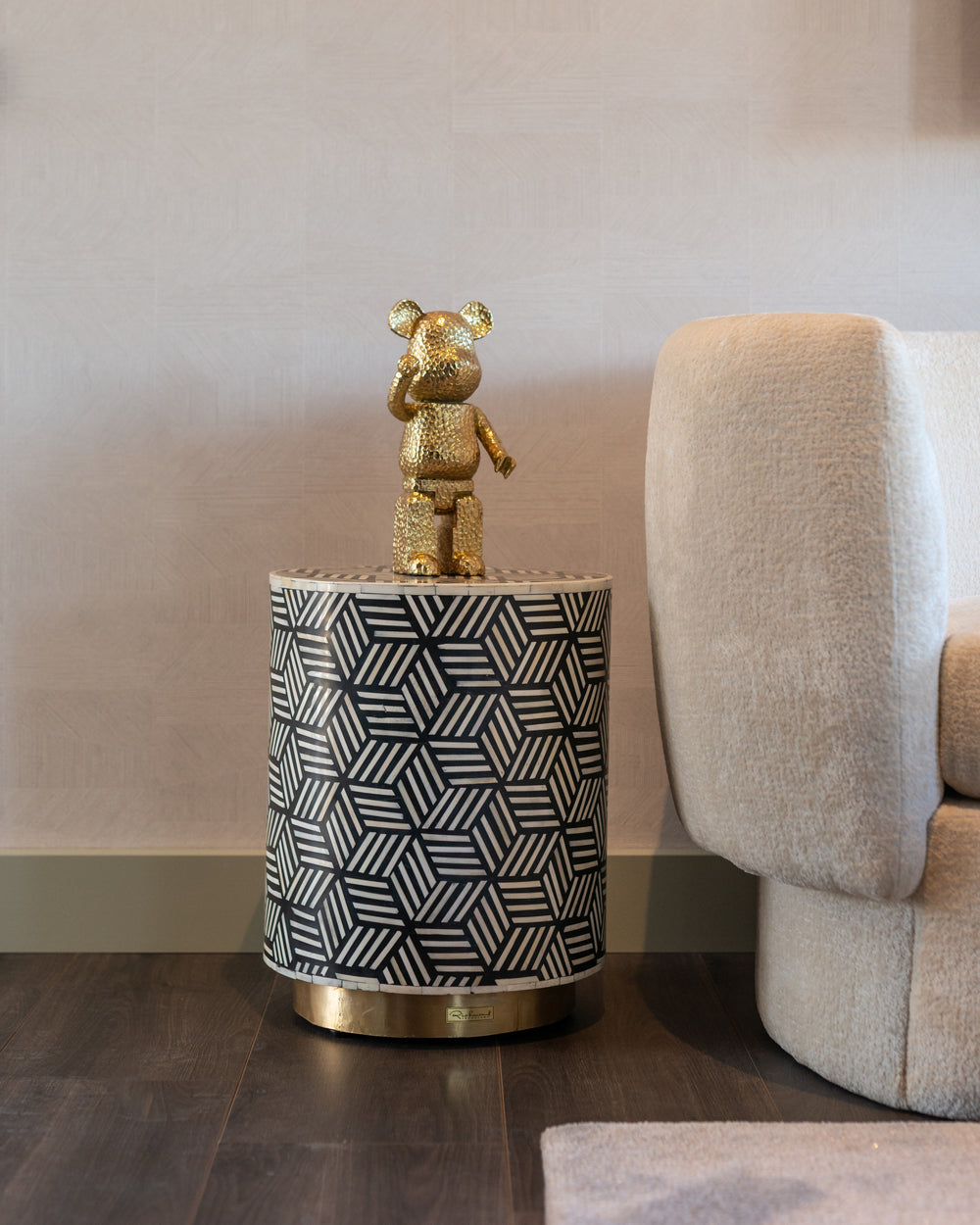 Obiect decorativ Bear, auriu, în picioare – ambient