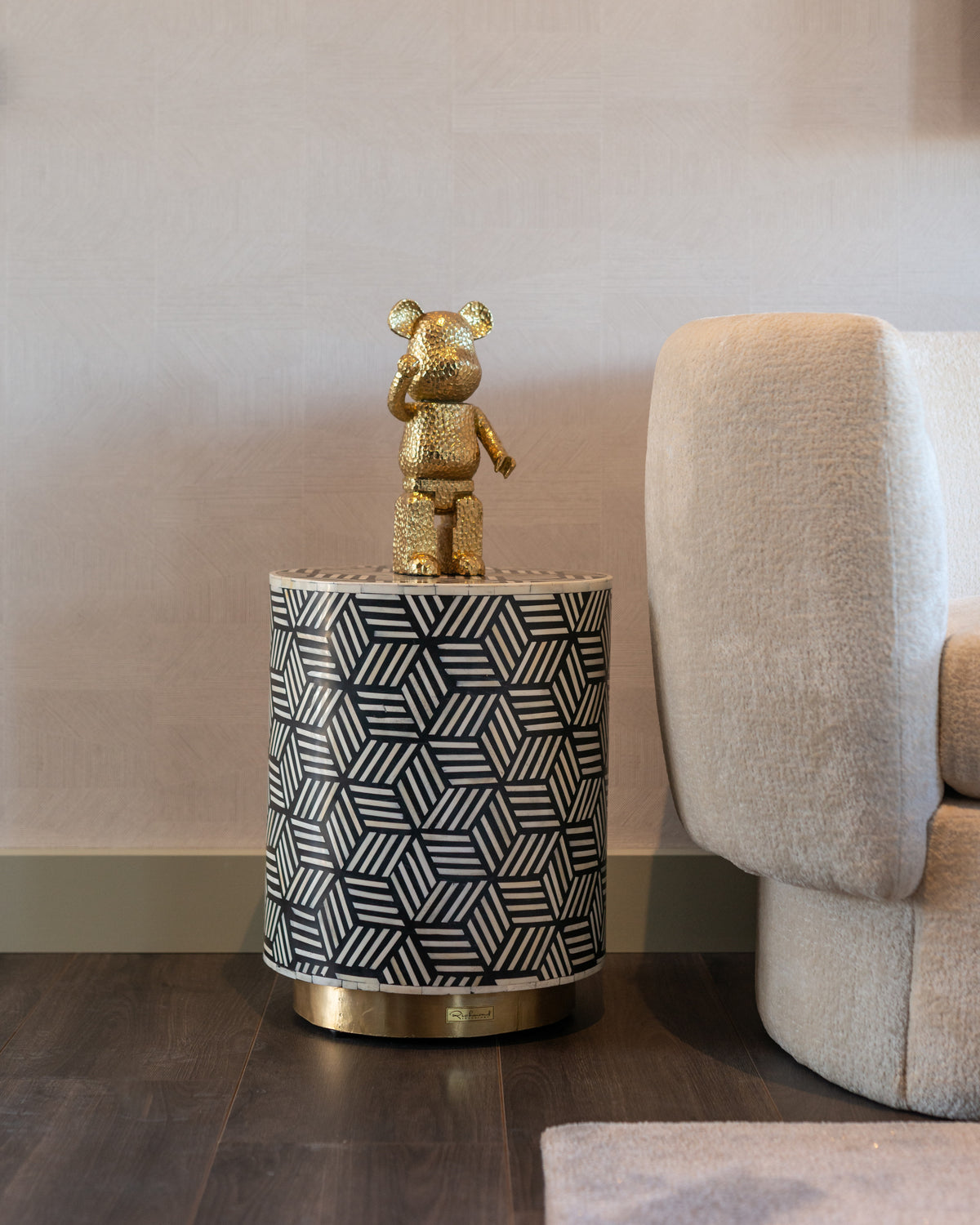 Obiect decorativ Bear, auriu, în picioare – ambient