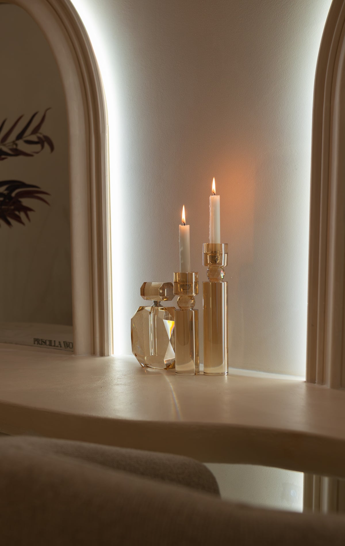 Obiect decorativ Khloe, champagne, sticlă de parfum – ambient