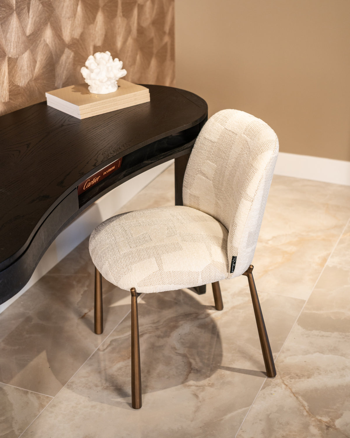 Obiect decorativ Mare, alb, aspect de coral – ambient