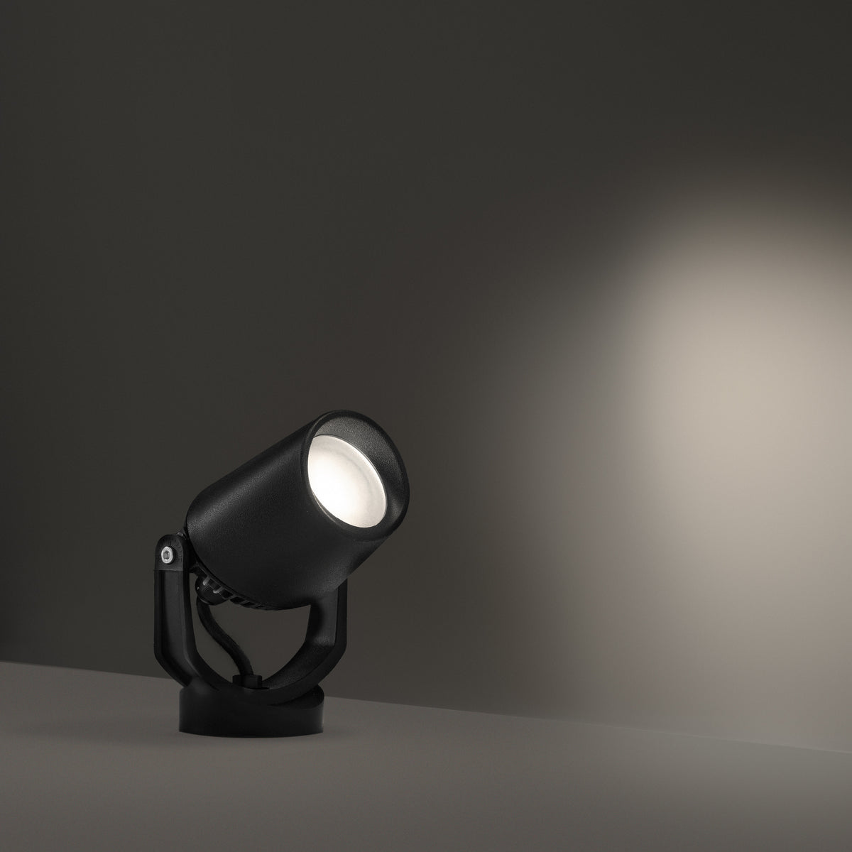 Proiector de exterior Elio PR1, negru – ambient